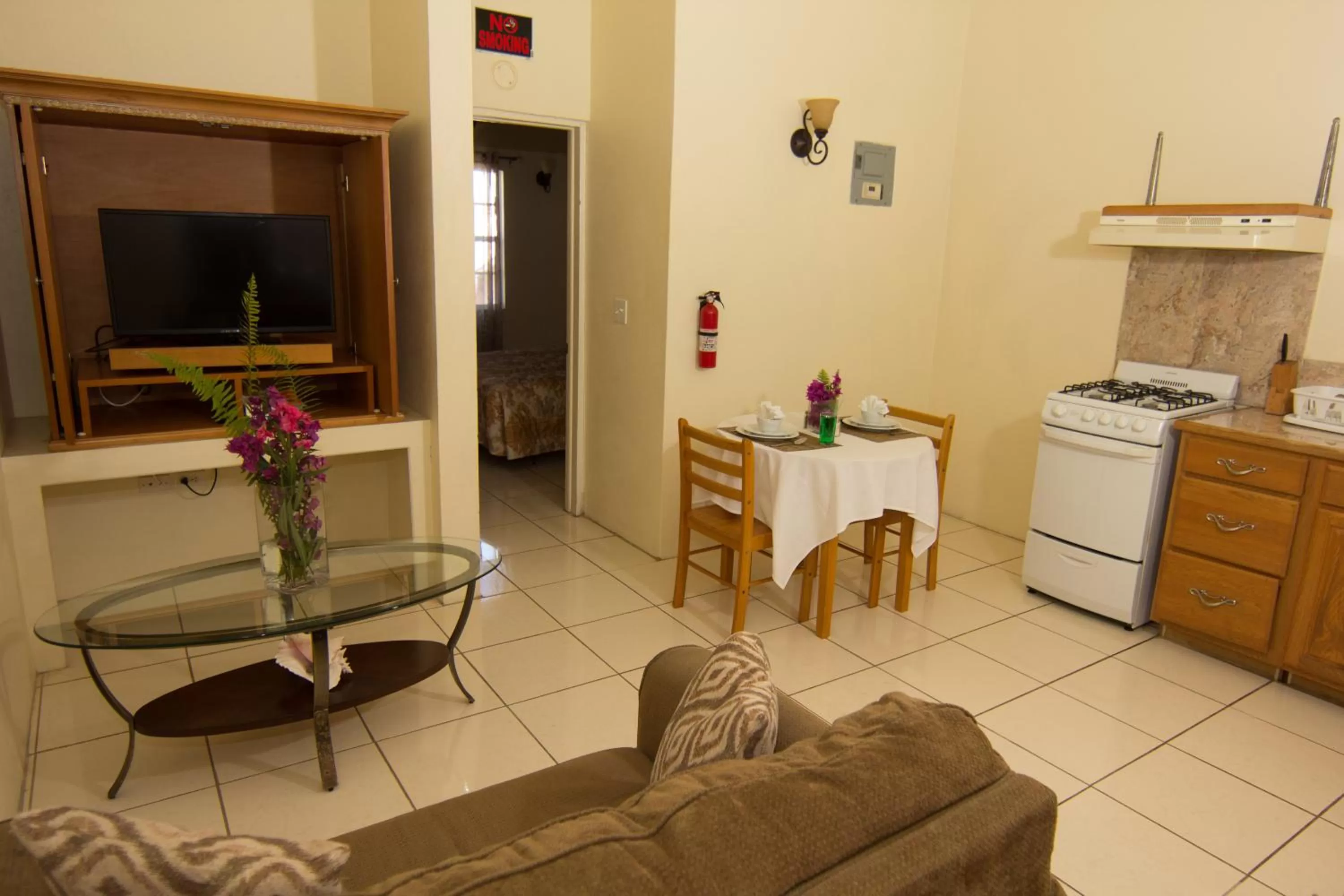 Communal lounge/ TV room in Connie's Comfort Suites