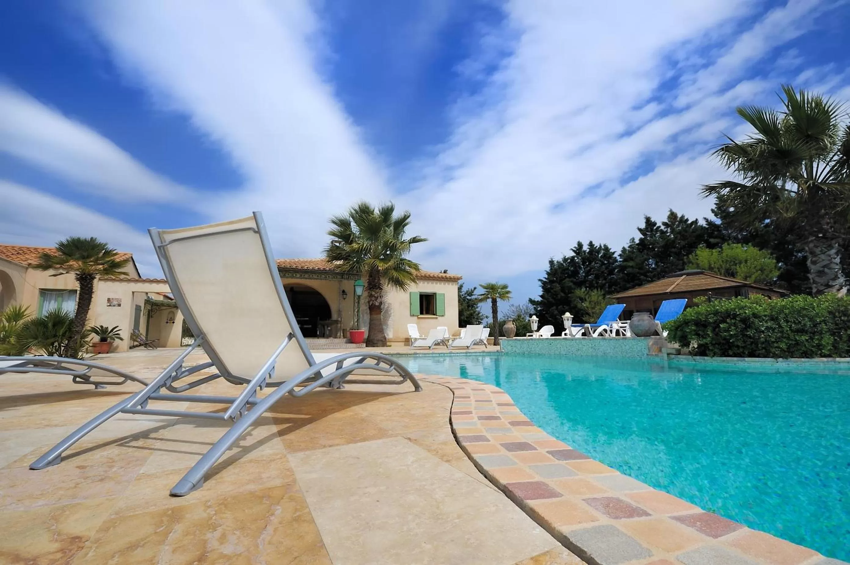 Swimming pool in Mas de la Montille