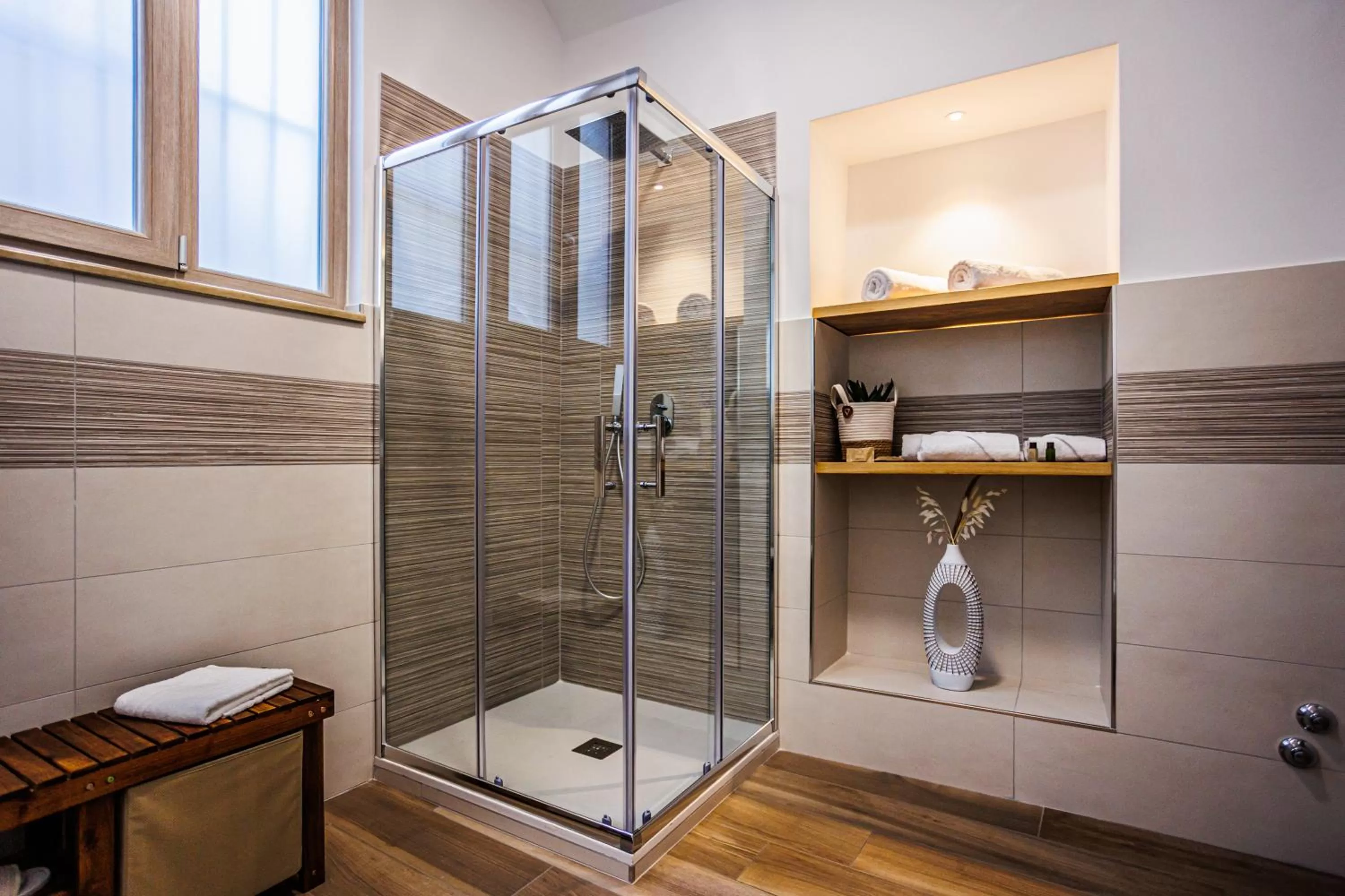 Shower, Bathroom in Peca's room