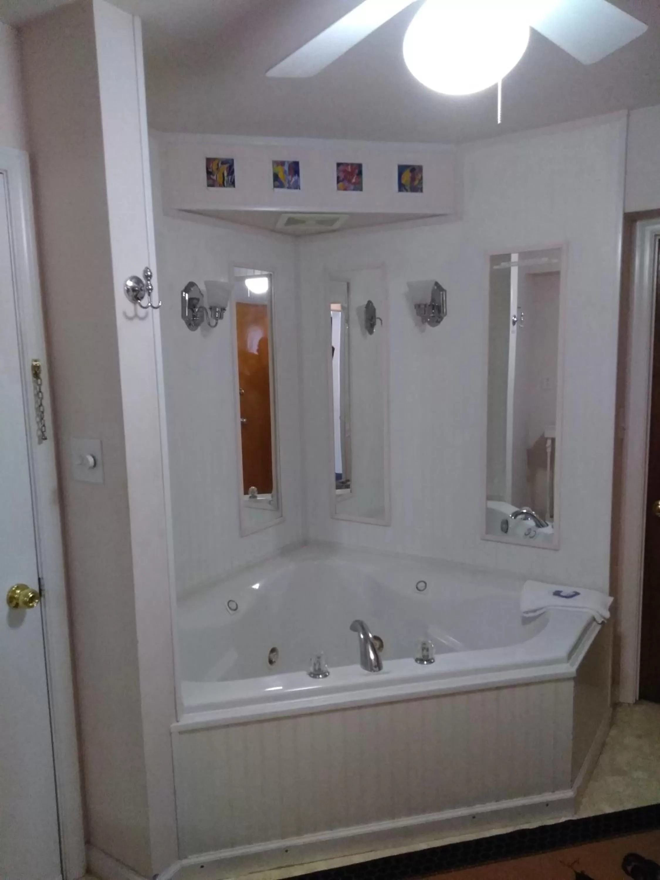 Hot Tub in The Cardinal Inn