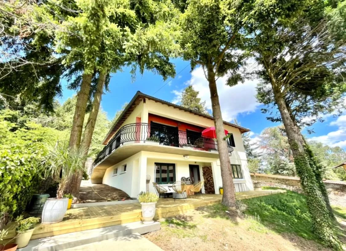 Property Building in La Madeleine