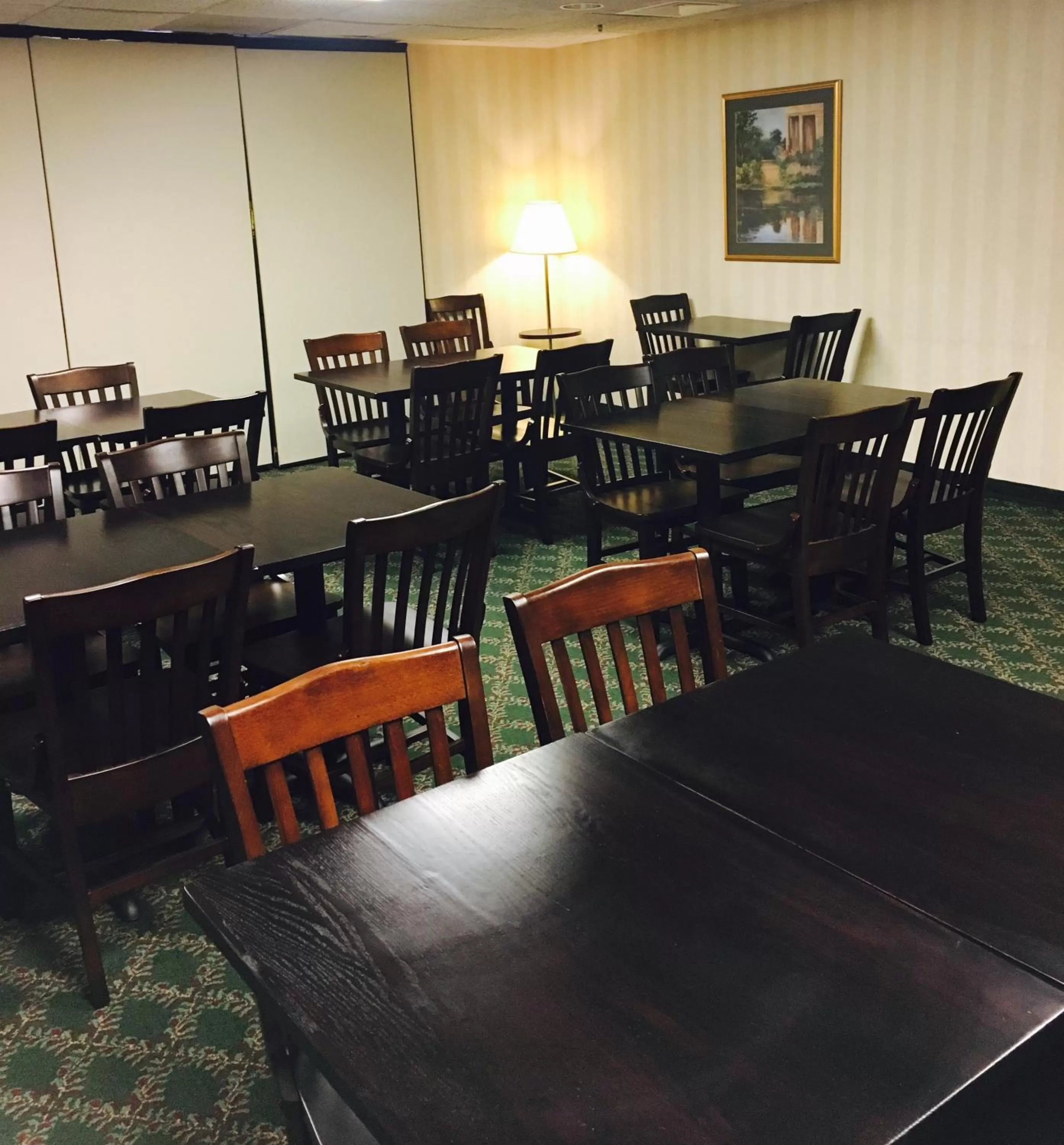 Restaurant/places to eat in Greystone Inn & Suites