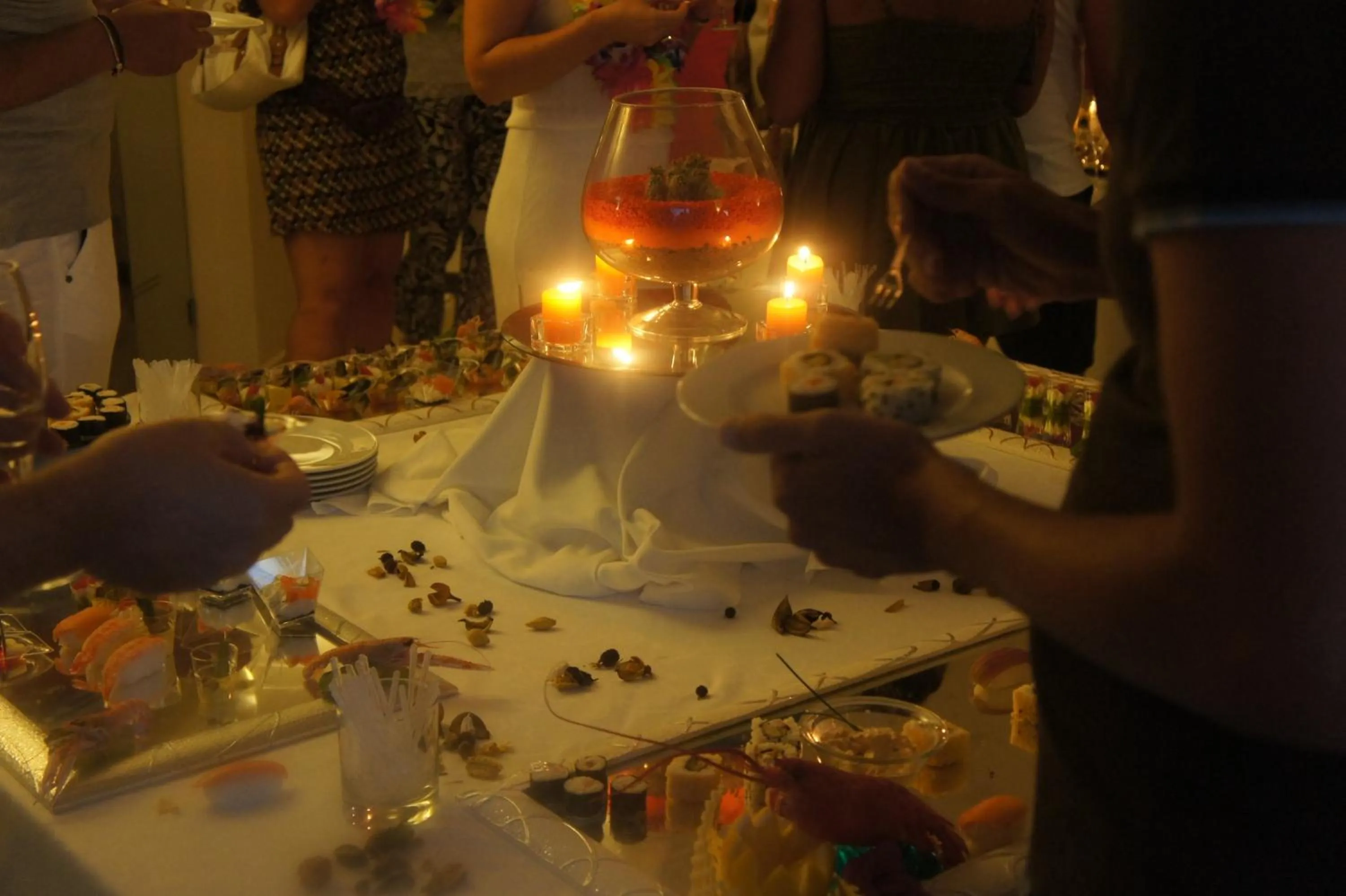 Restaurant/places to eat in Tropis Hotel