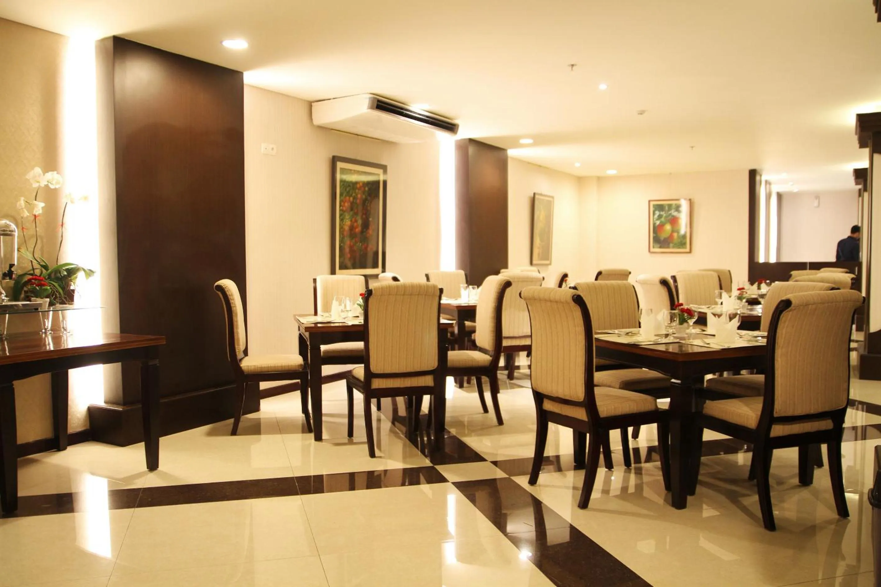 Restaurant/places to eat in Varna Culture Hotel Soerabaia