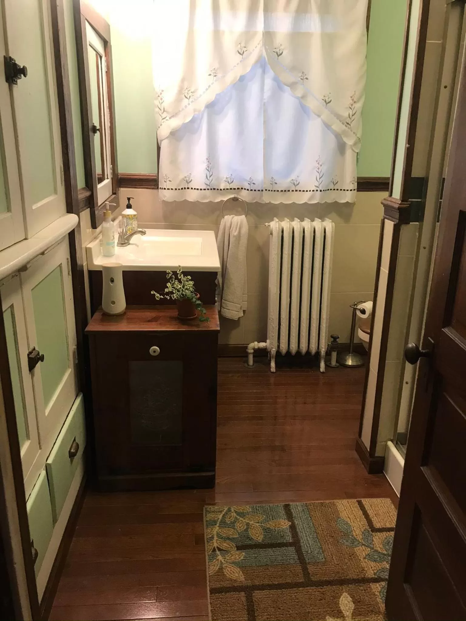 Kitchen/Kitchenette in 5 Star Victorian Mansion-Downtown No Locals