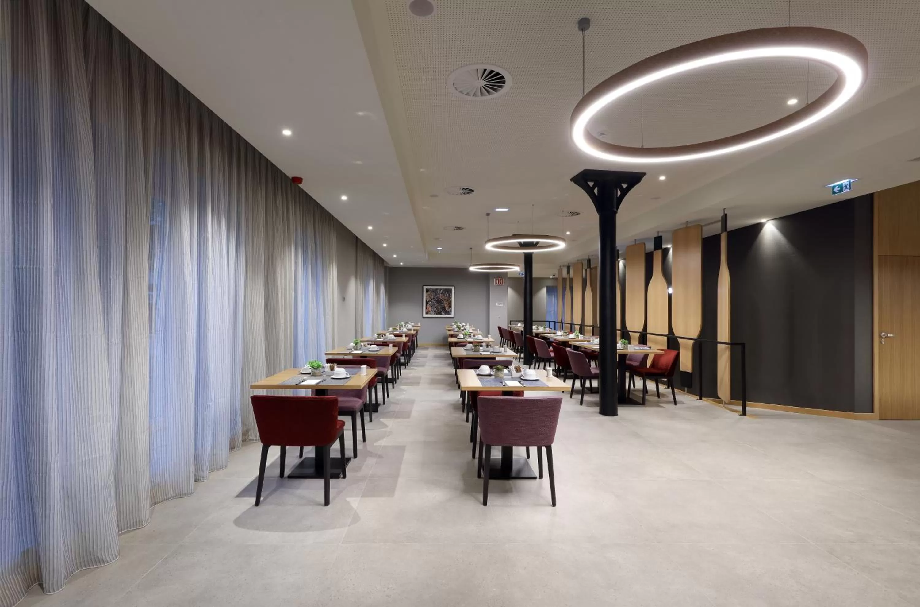 Lounge or bar in Eurostars Porto Centro