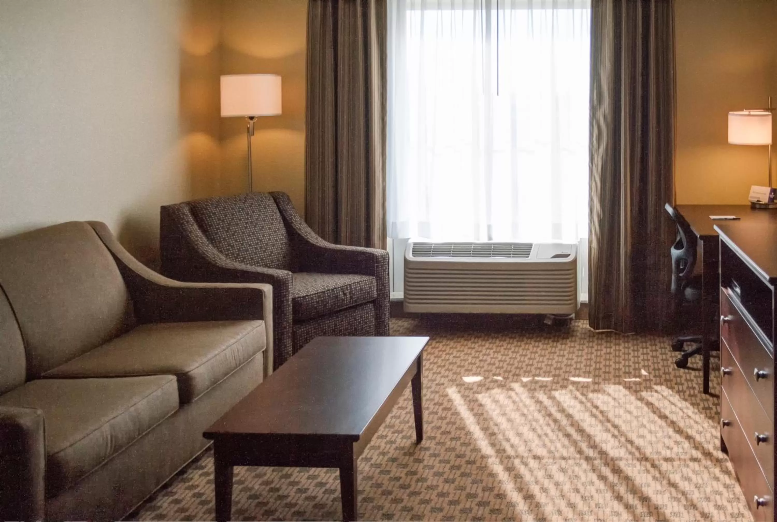Living room in Cobblestone Hotel and Suites - Jefferson