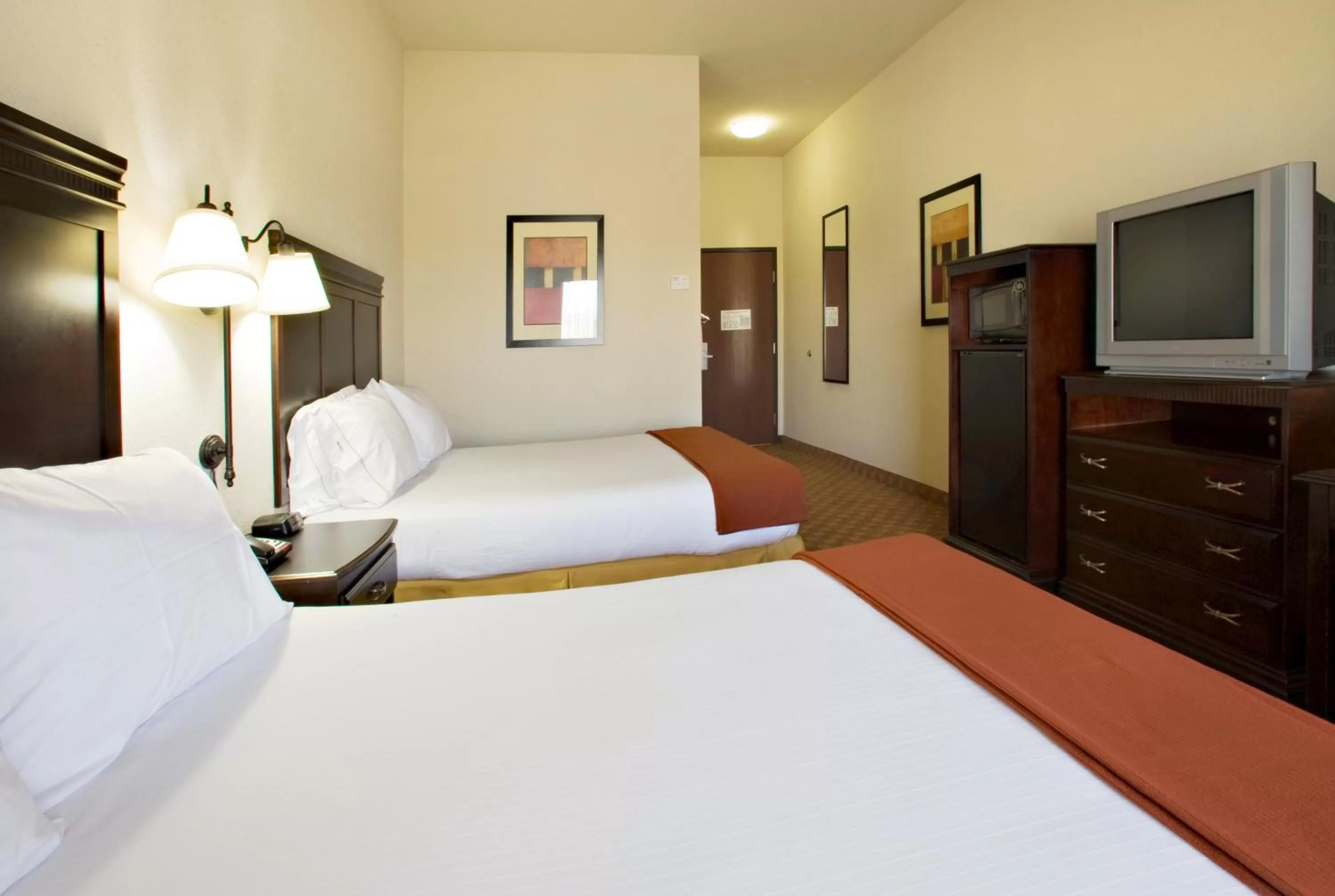 Photo of the whole room, Bed in Holiday Inn Express Sweetwater by IHG