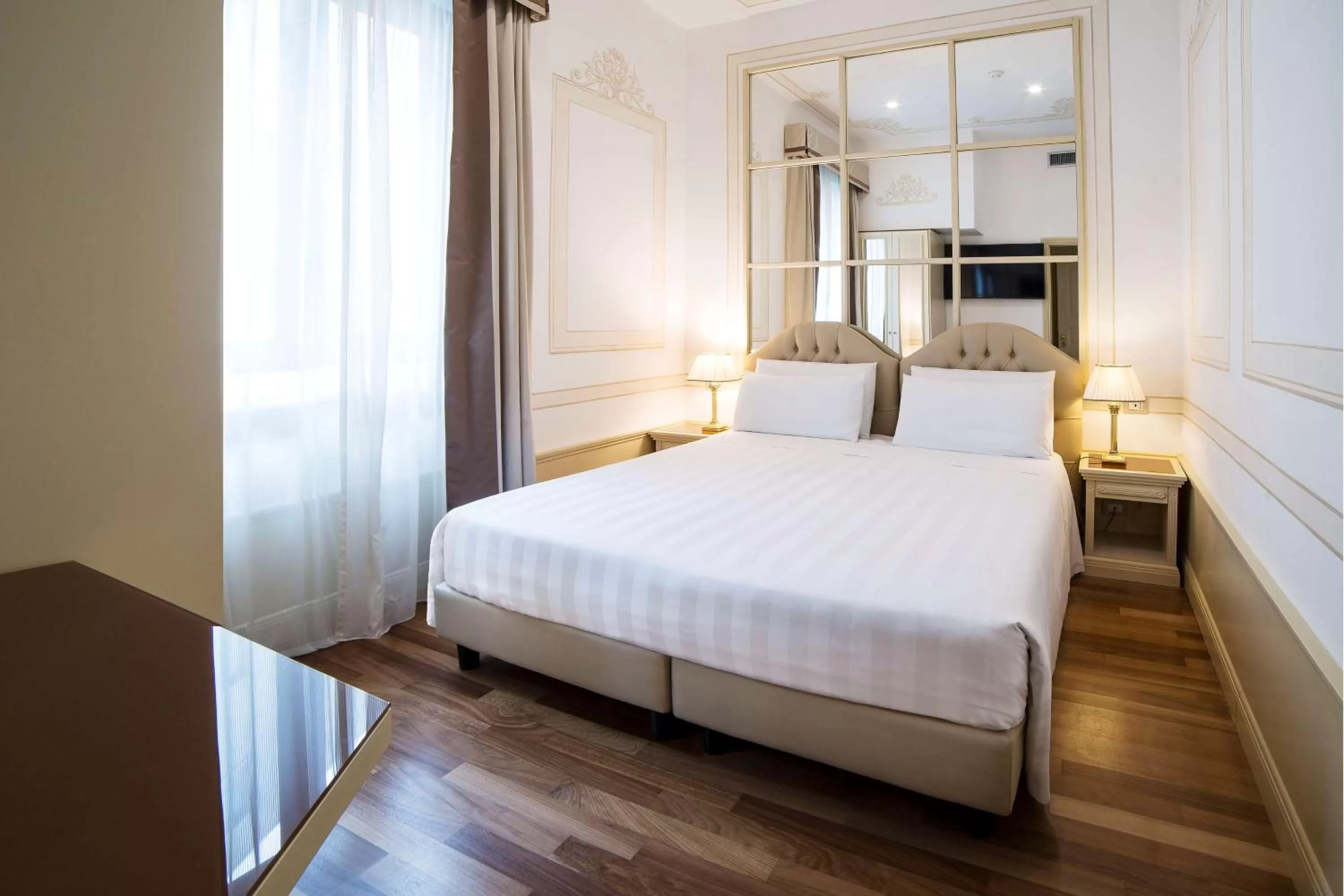 Photo of the whole room, Bed in Radisson Blu GHR Rome