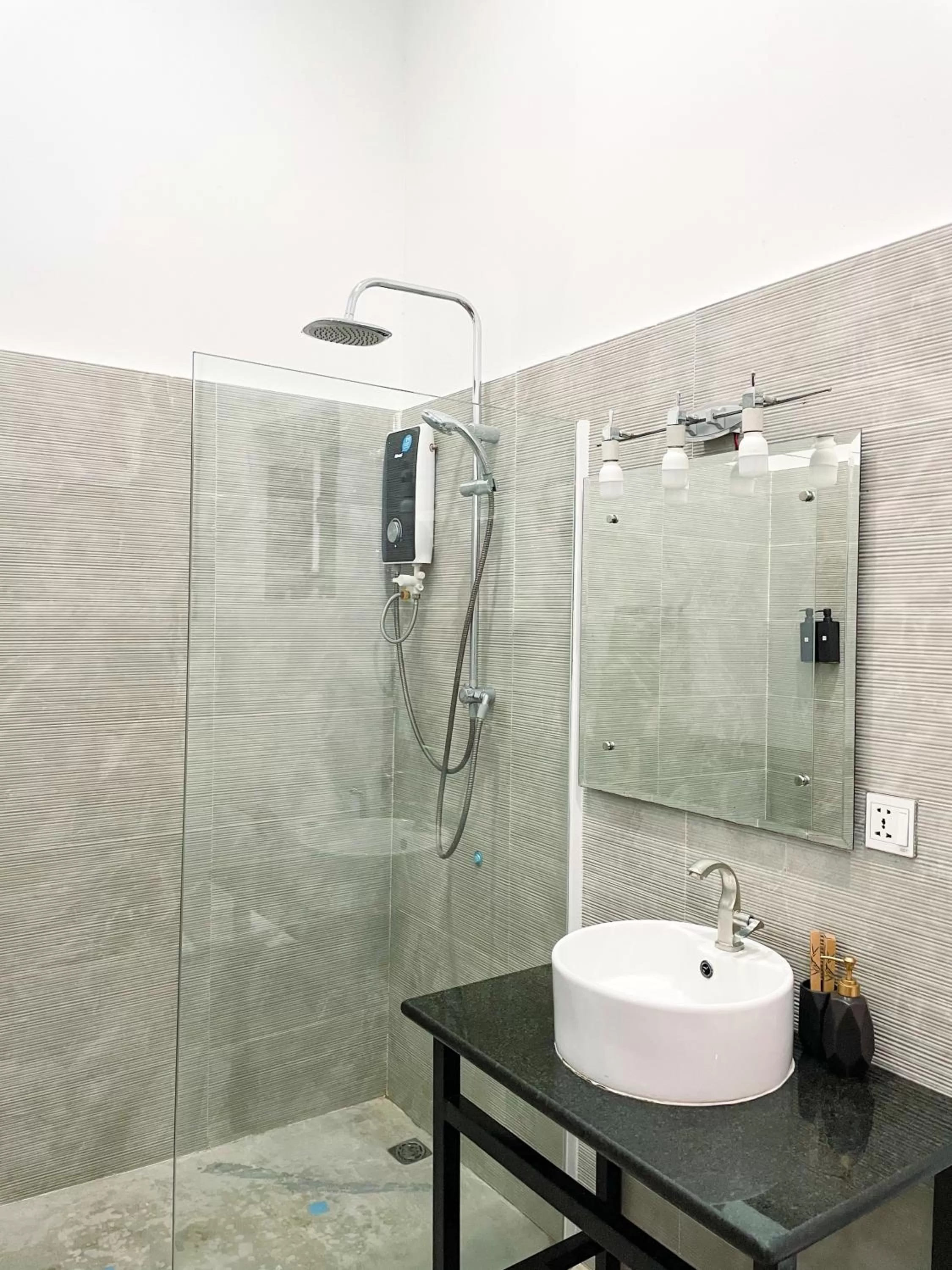 Shower in Birdcage Boutique