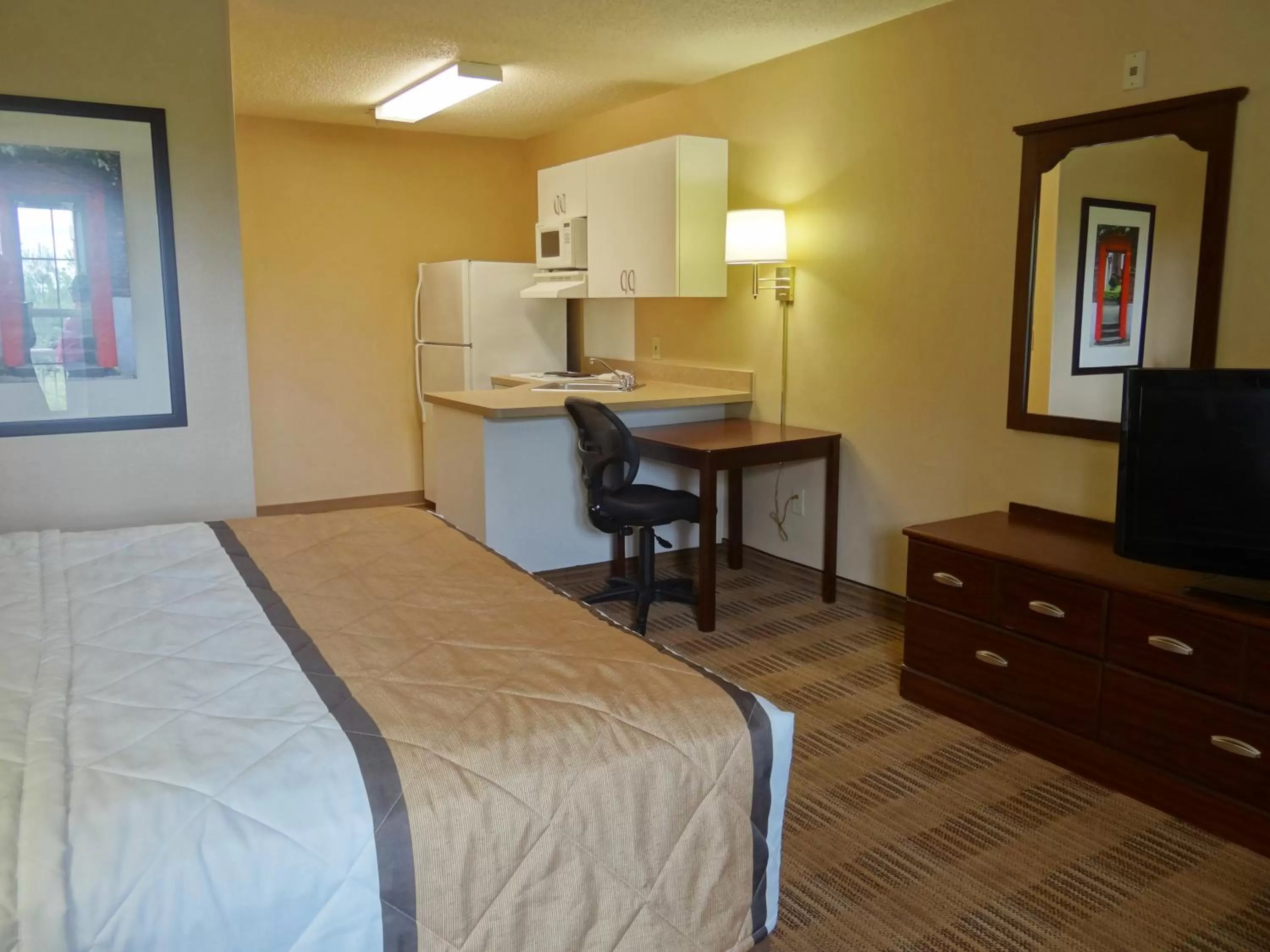 Bed in Extended Stay America Suites - Mobile - Spring Hill