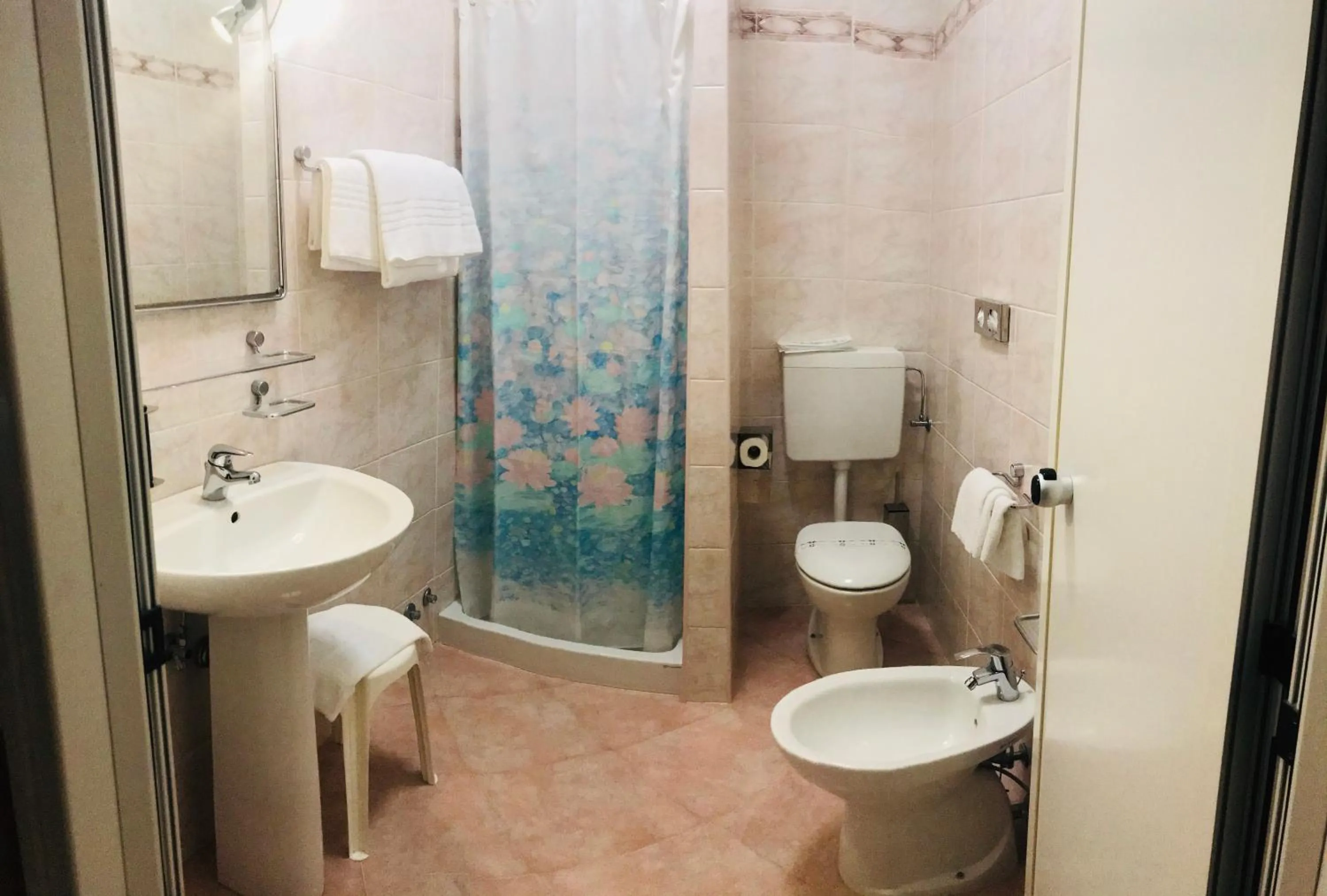 Bathroom in Hotel San Carlo