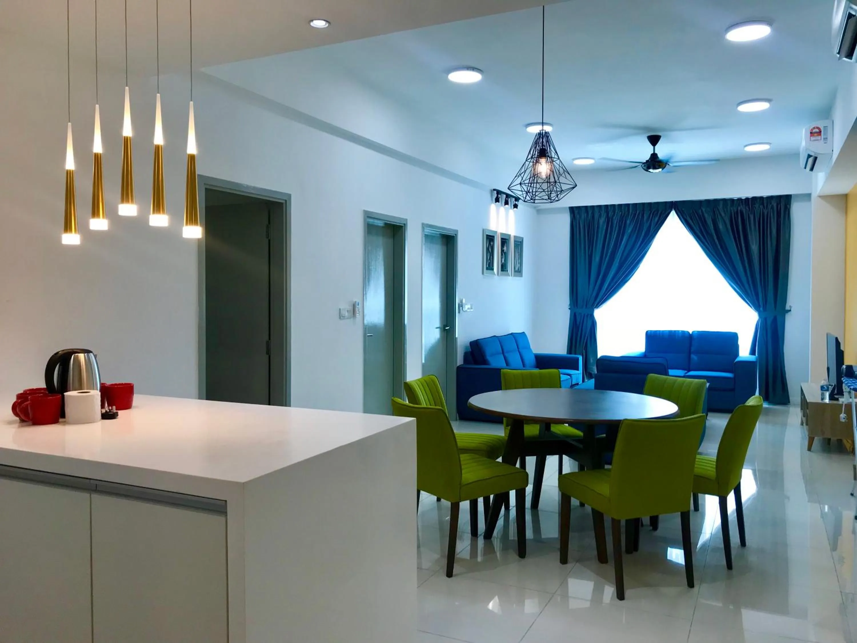 Living room in Sunset Seaview Vacation Condos @ Infinity Avenue