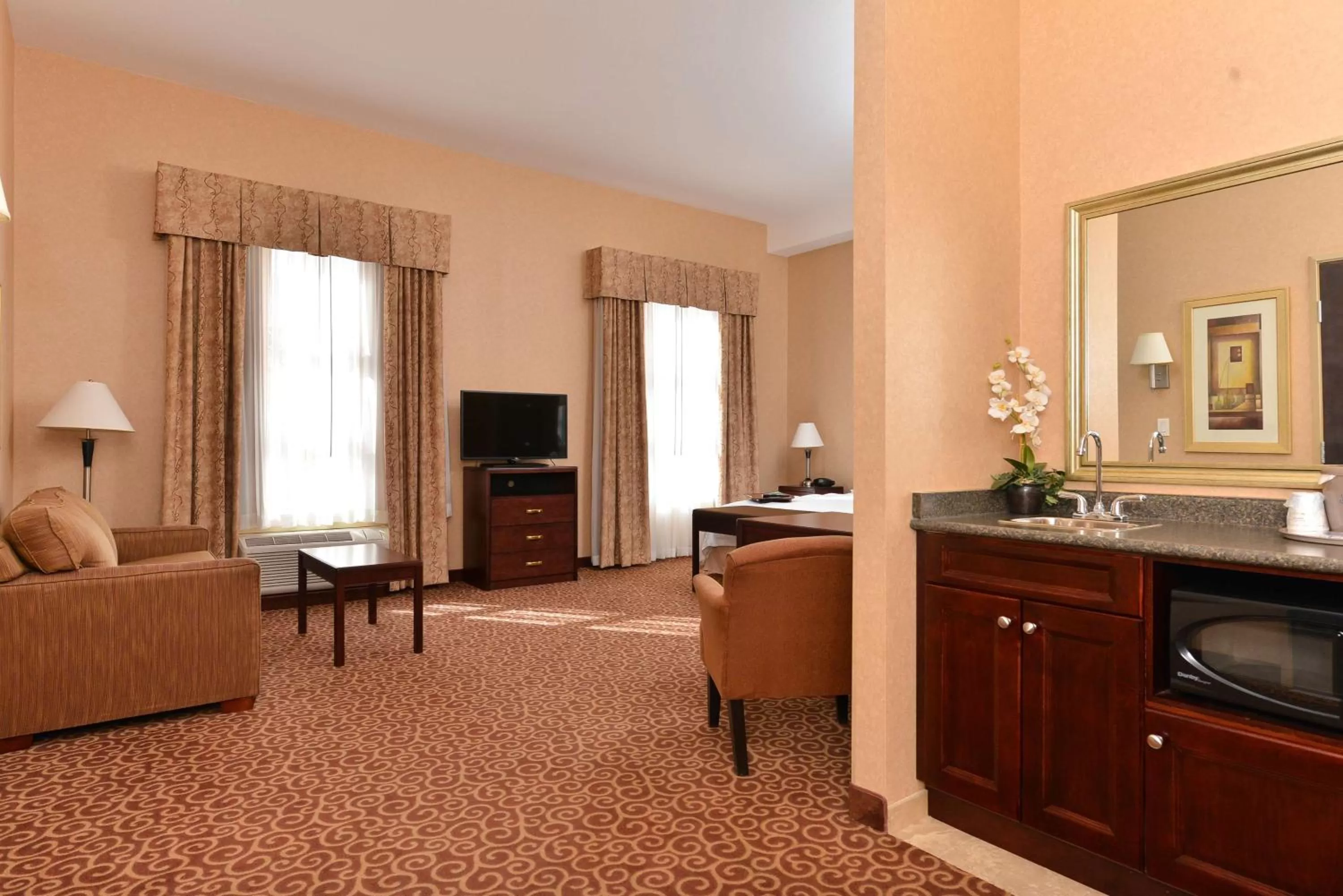 Living room in Hampton Inn & Suites by Hilton Edmonton International Airport