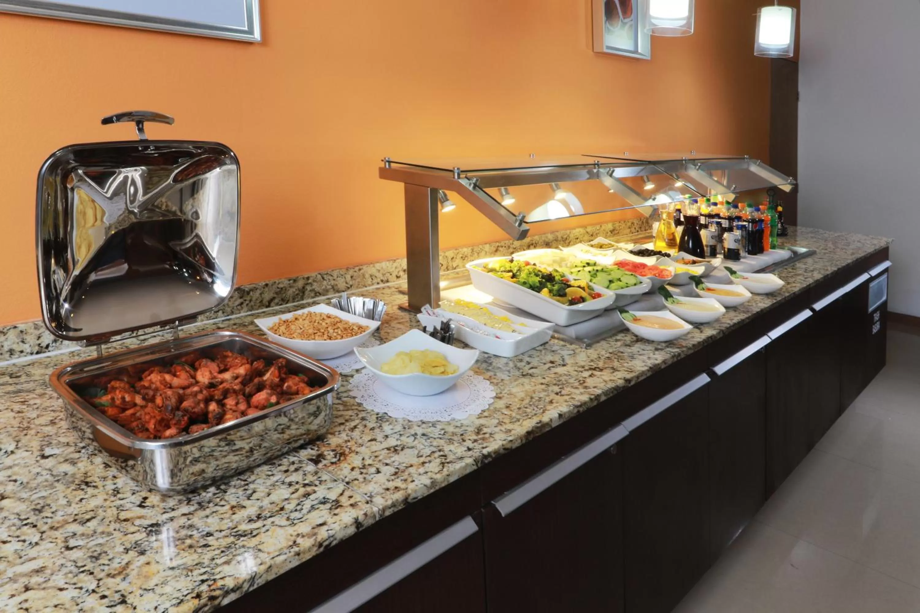 Restaurant/places to eat in Staybridge Suites Guadalajara Expo by IHG