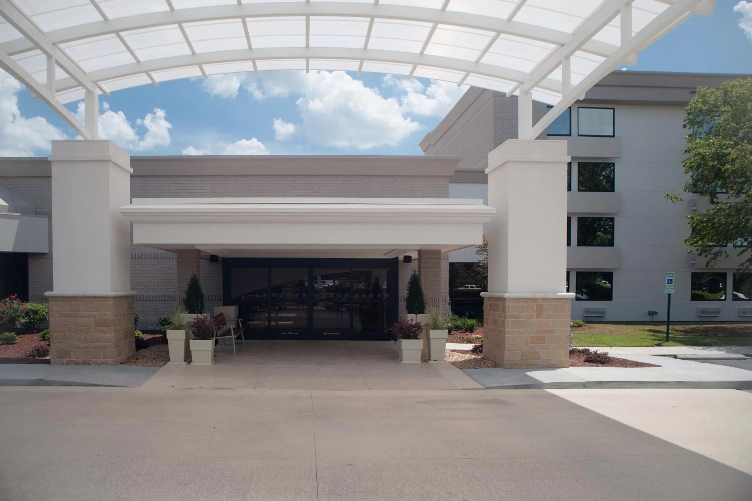 Property building in Holiday Inn Greenville by IHG