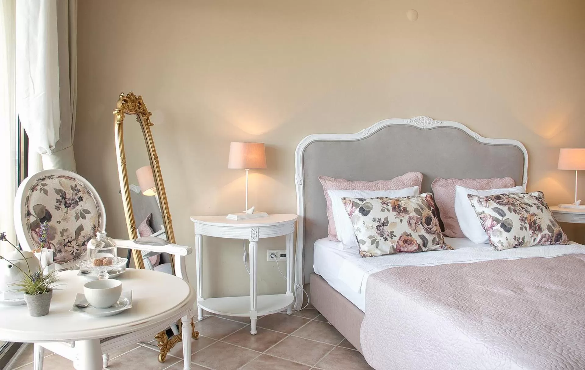 Breakfast, Bed in Hotel Carina