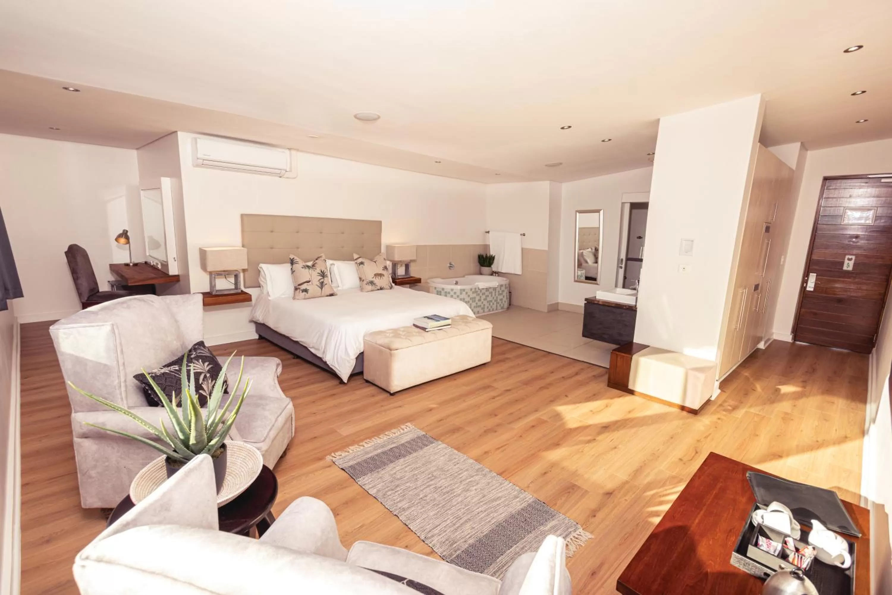 Bedroom, Bed in Newkings Boutique Hotel