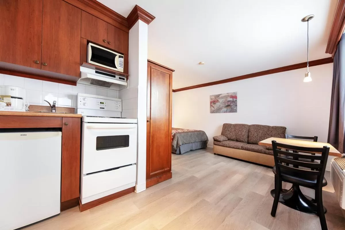 Kitchen or kitchenette in Hotel Plante