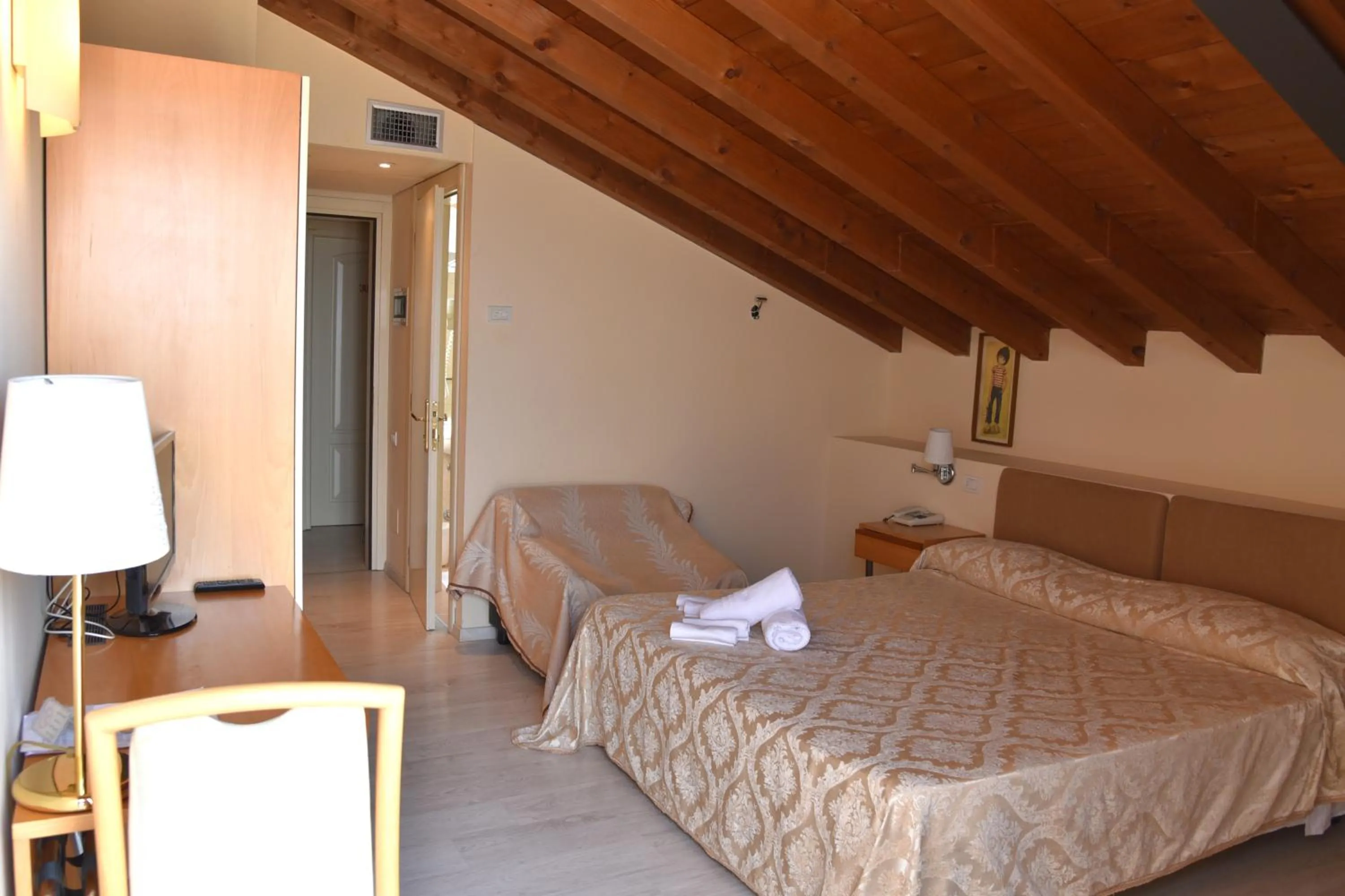 Photo of the whole room, Bed in Hotel Ristorante Miralago