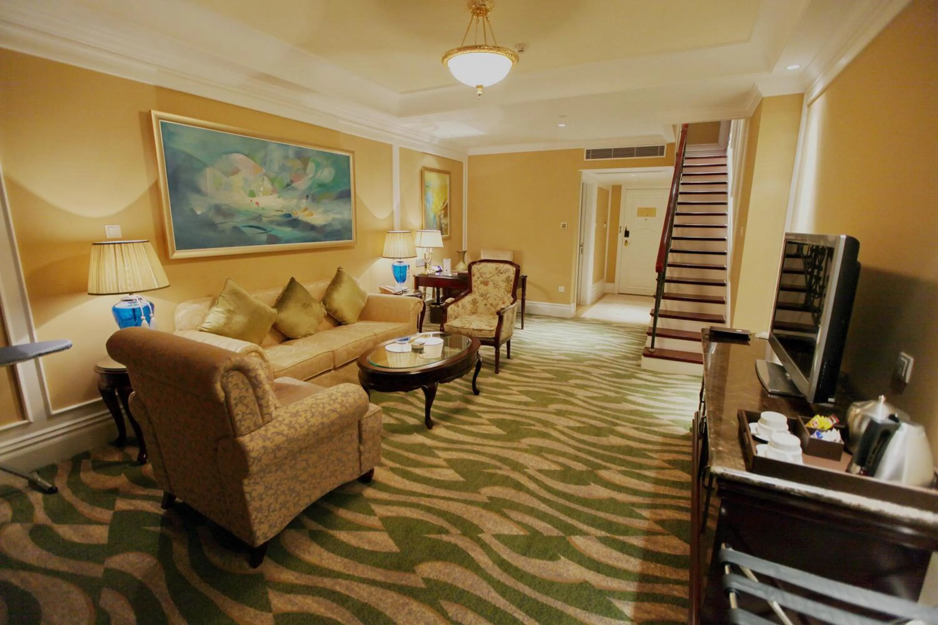 Bedroom in Crowne Plaza Ocean Spring Resort by IHG