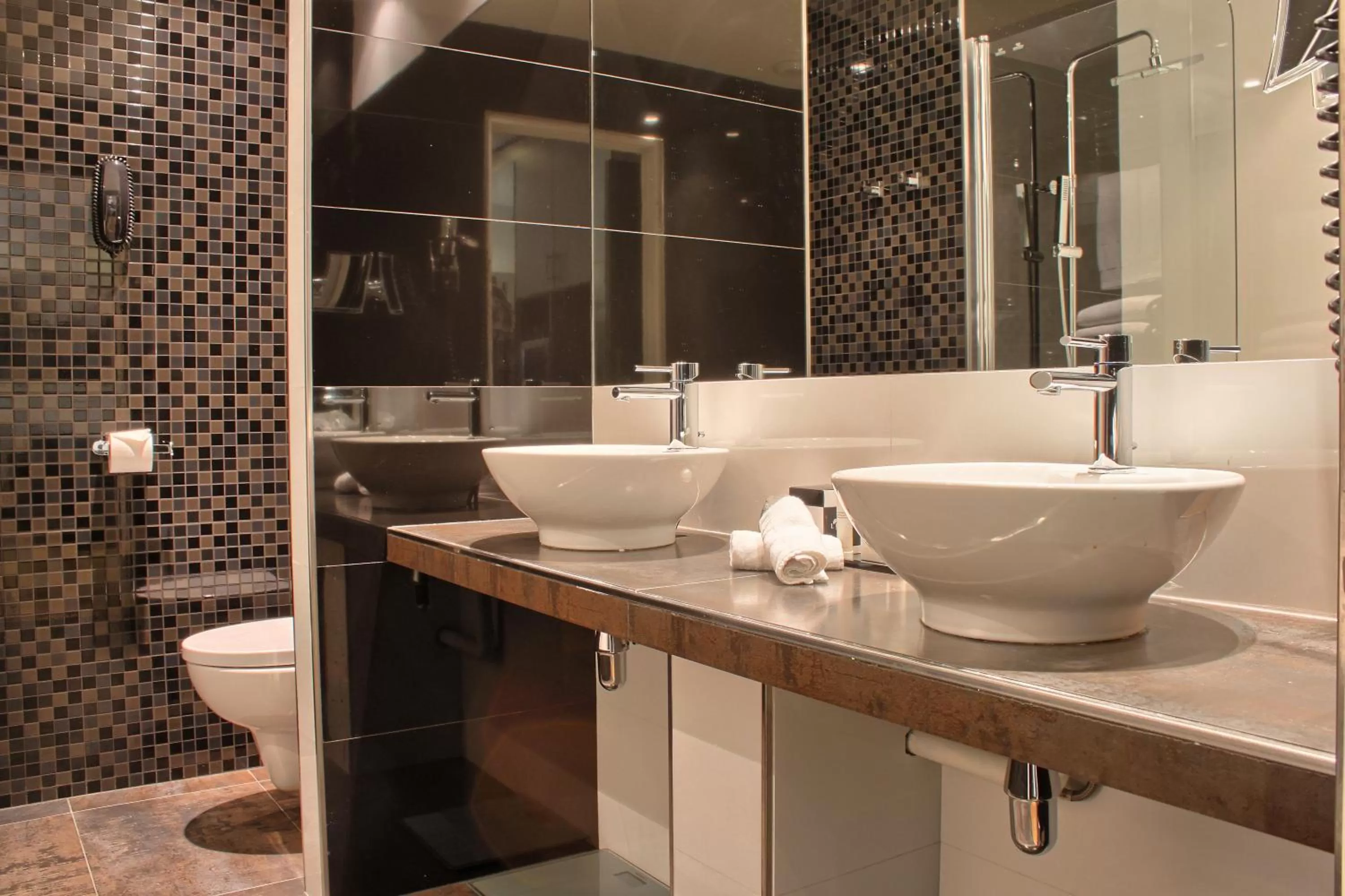 Bathroom in L'Empire Paris - Louvre