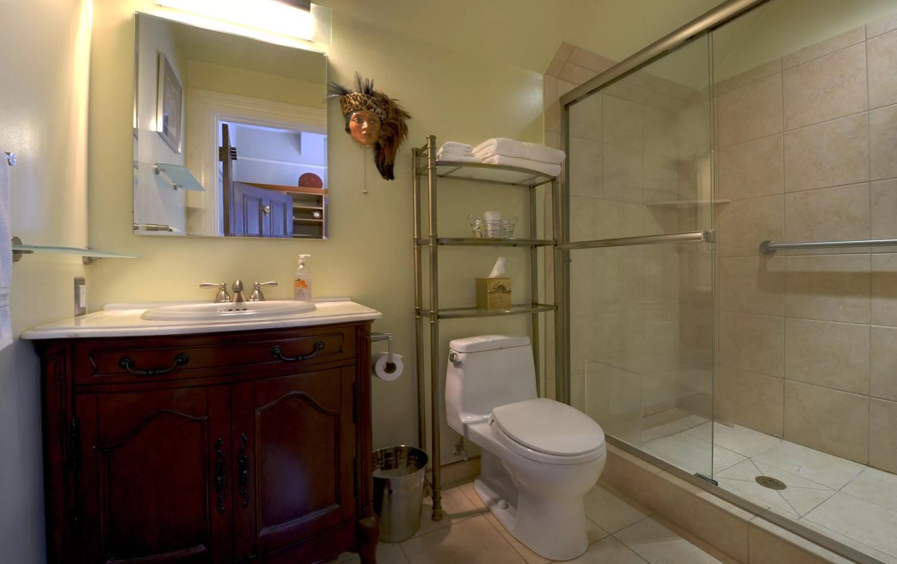 Bathroom in Noe's Nest Bed and Breakfast