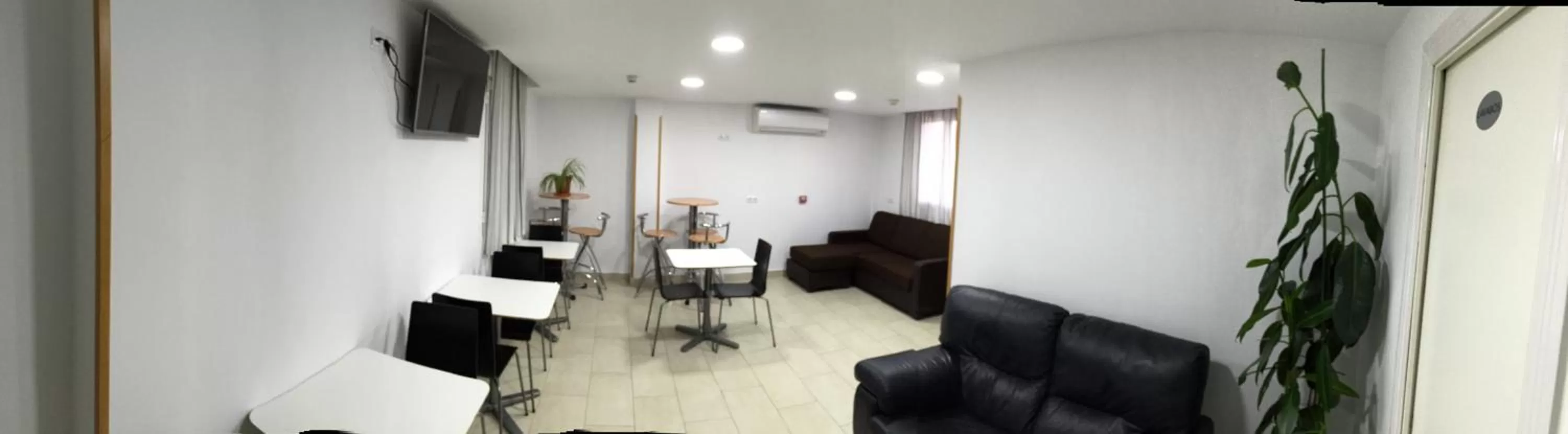 Lounge or bar in Hotel Barajas Plaza