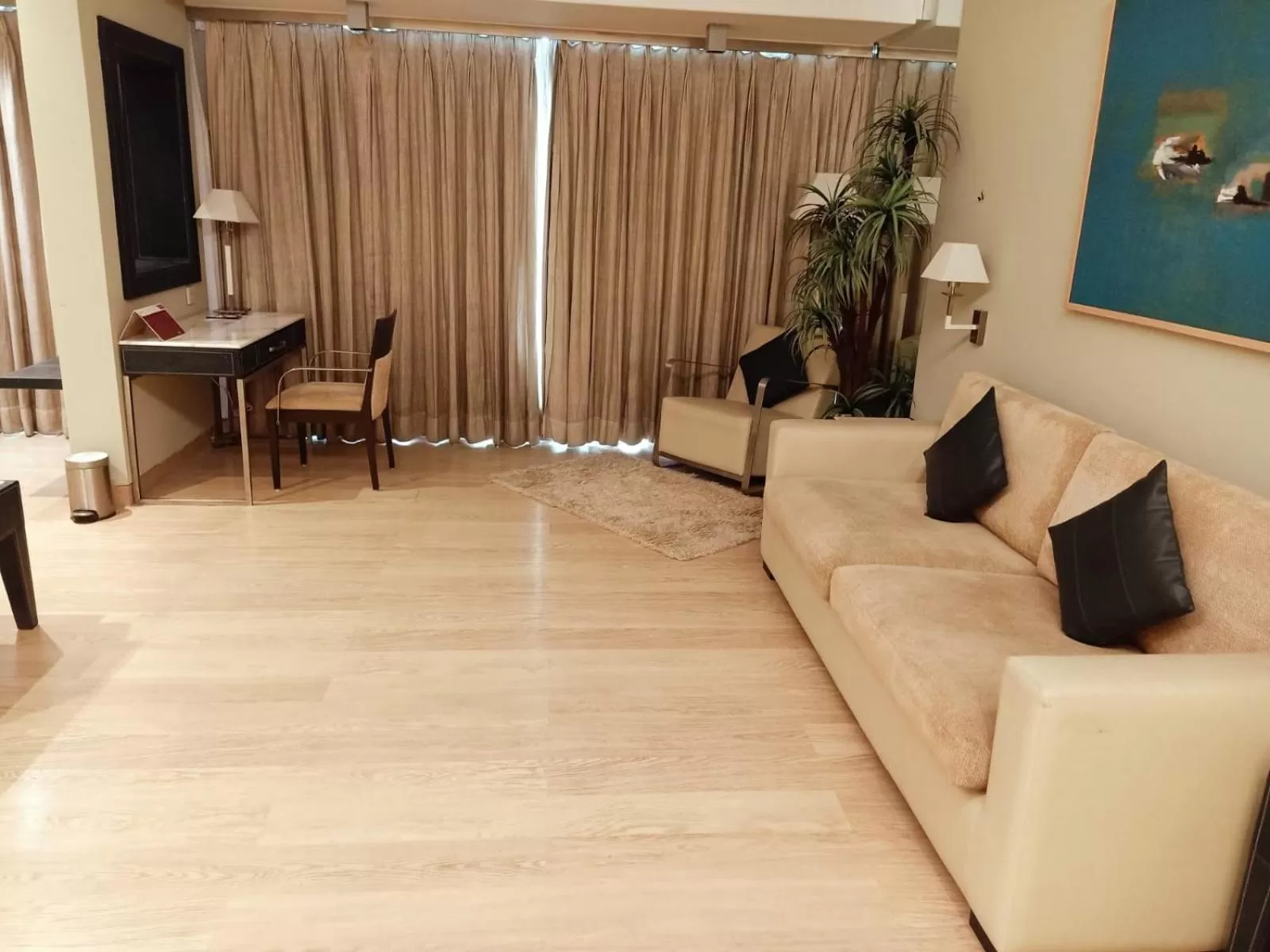 Living room in Mirage Hotel, Mumbai International Airport