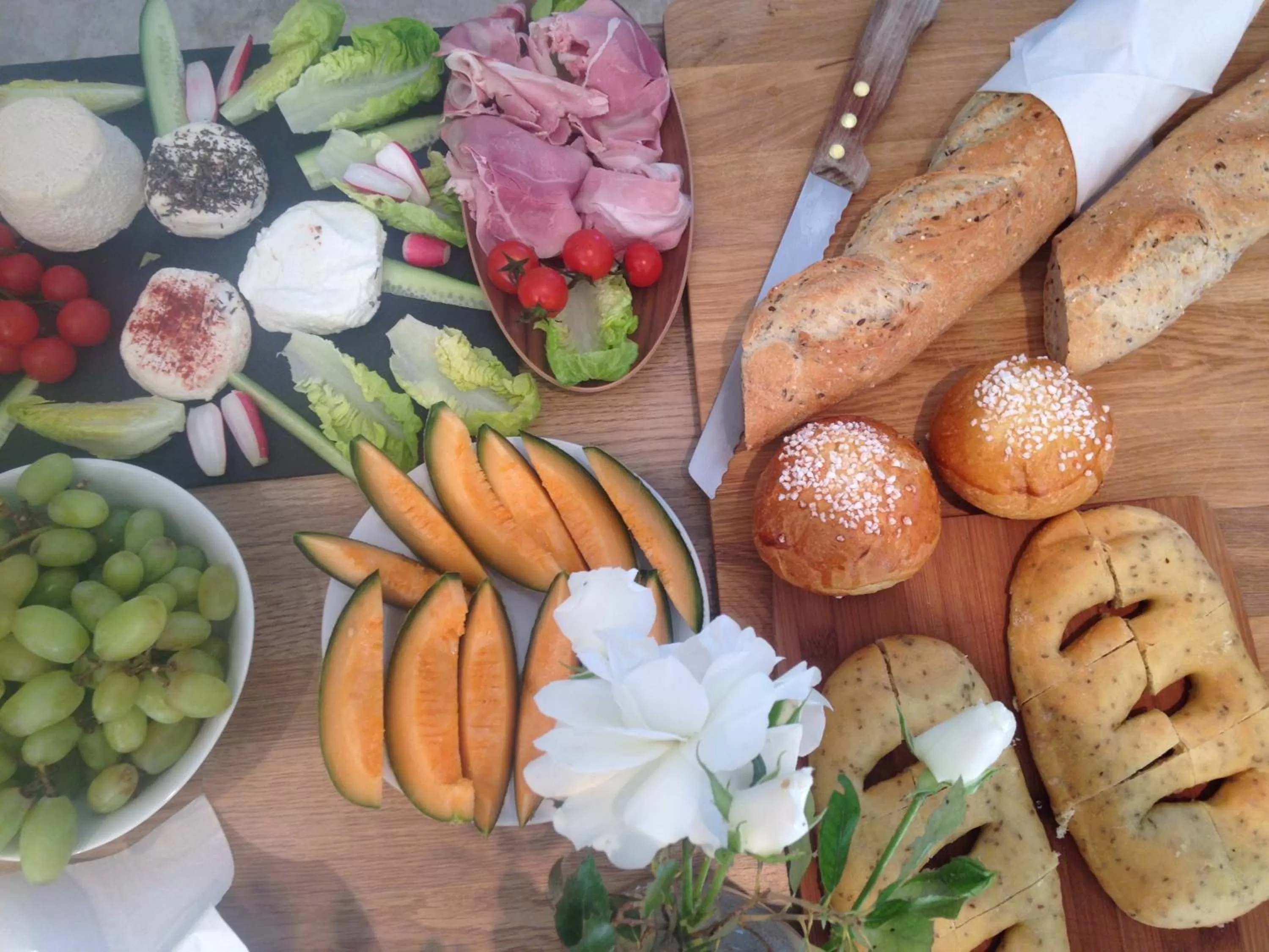 Food and drinks in Mas Notre Dame