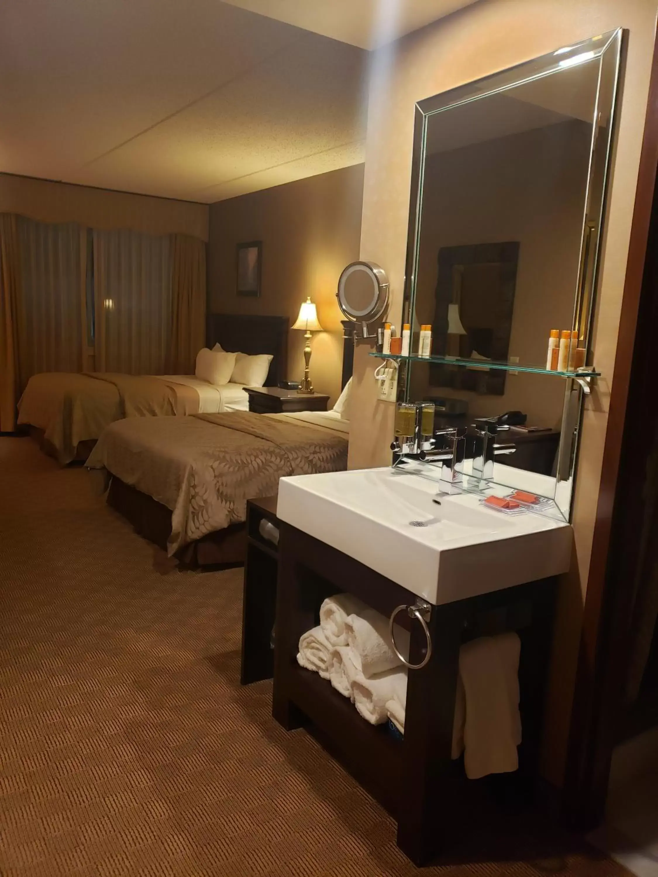 Queen Room with Two Queen Beds in Salvatores Grand Hotel Queen Room with Two Queen Beds in Salvatores Grand Hotel