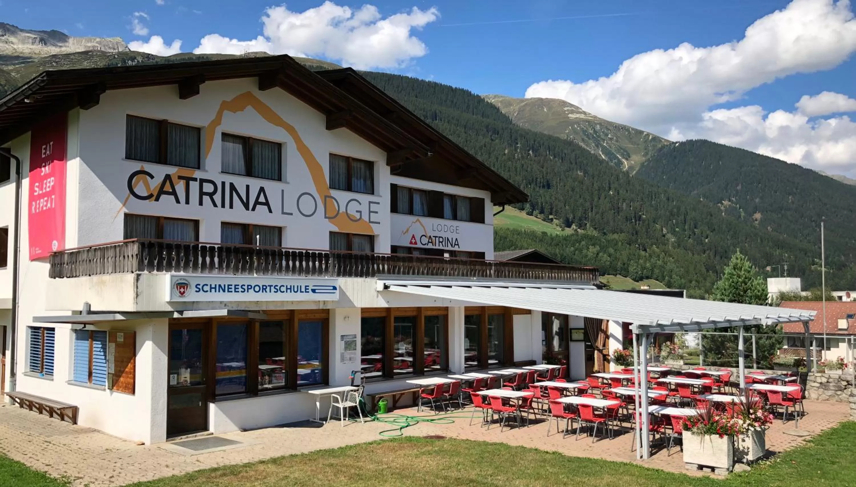 Facade/entrance in Catrina Lodge