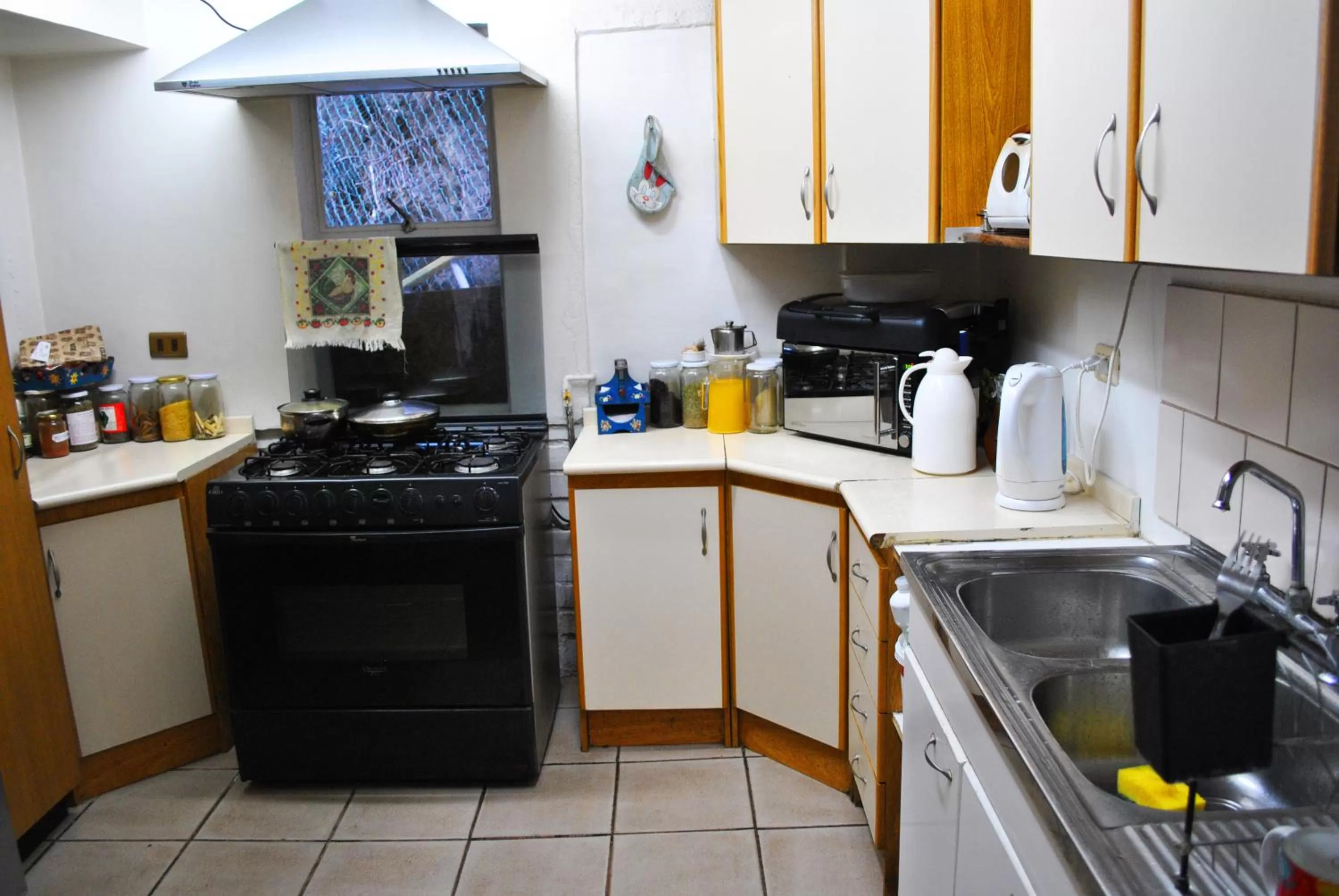 Kitchen or kitchenette in Hostal Recuerdos de Familia