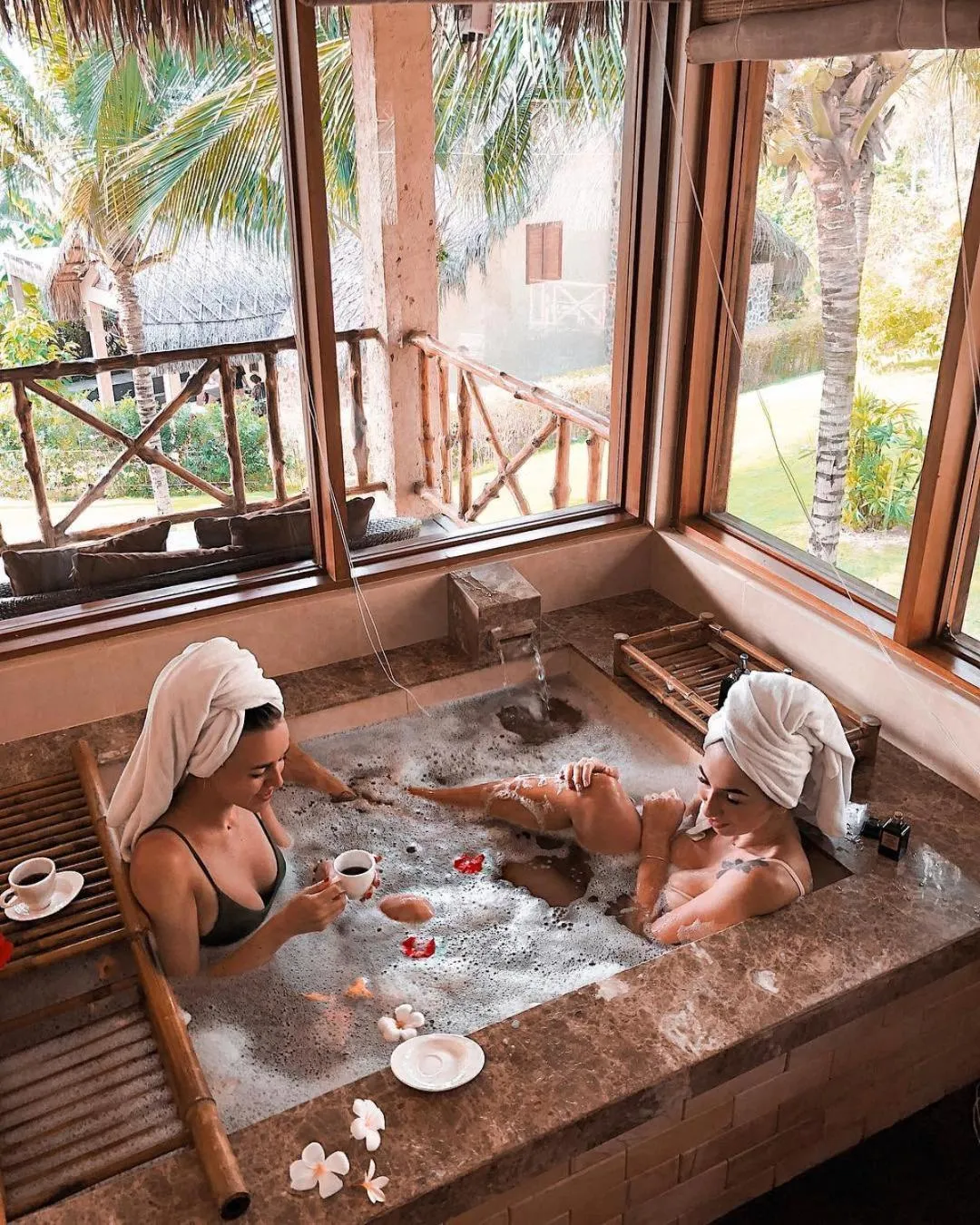 Hot Tub in Aroma Beach Resort and Spa