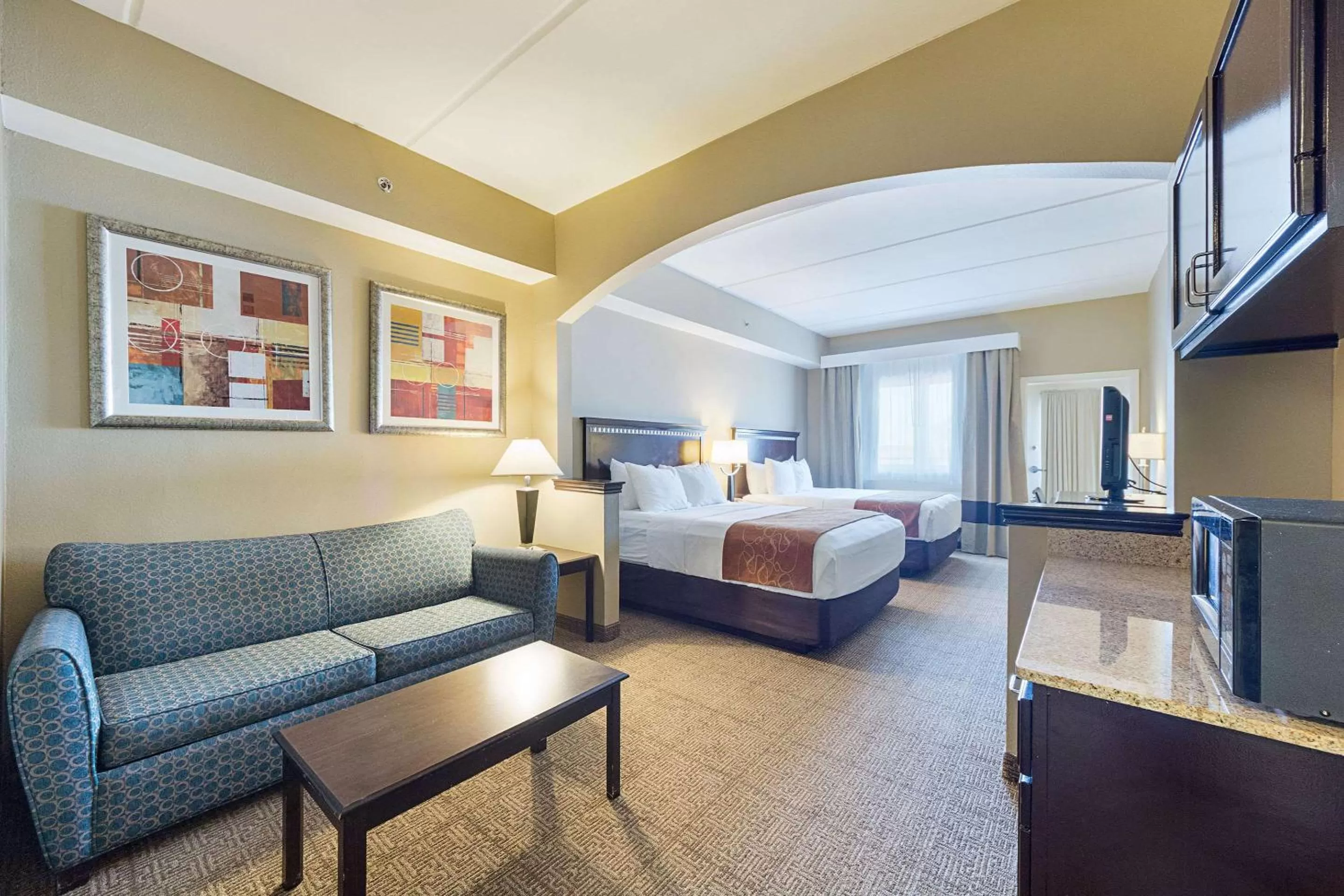 TV and multimedia, Bed in Comfort Suites Beachside