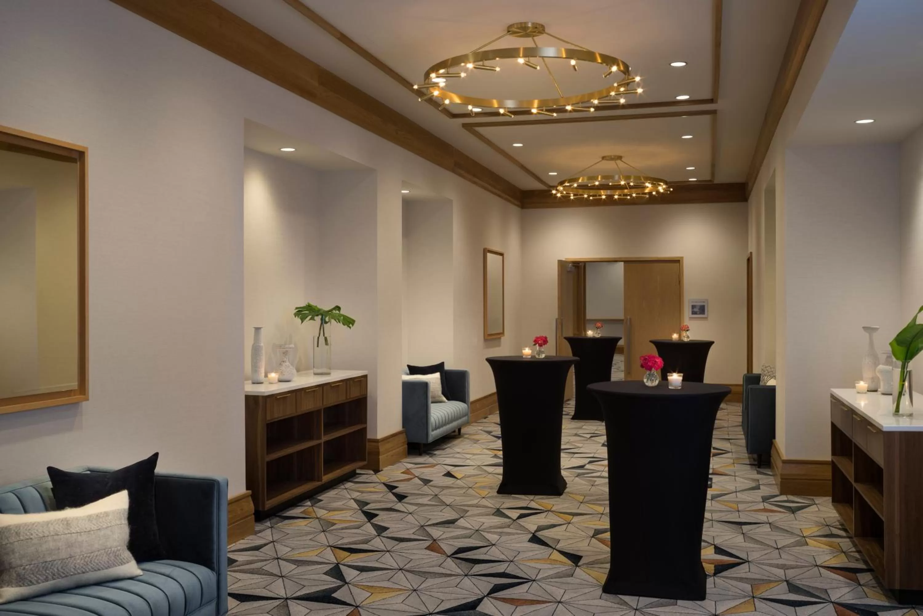 Meeting/conference room in Kimpton Schofield Hotel by IHG