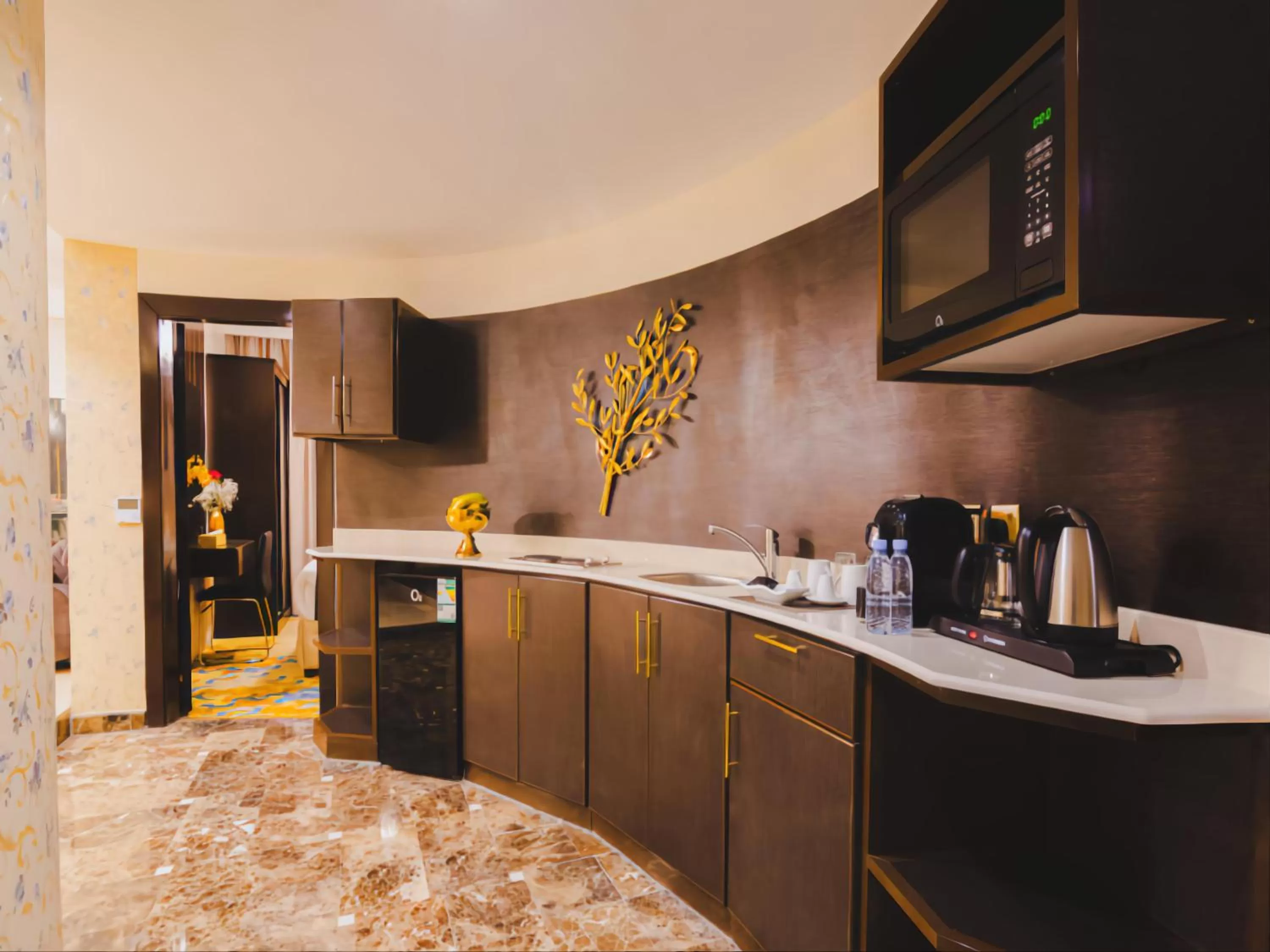 Coffee/tea facilities in Golden Ship Hotel