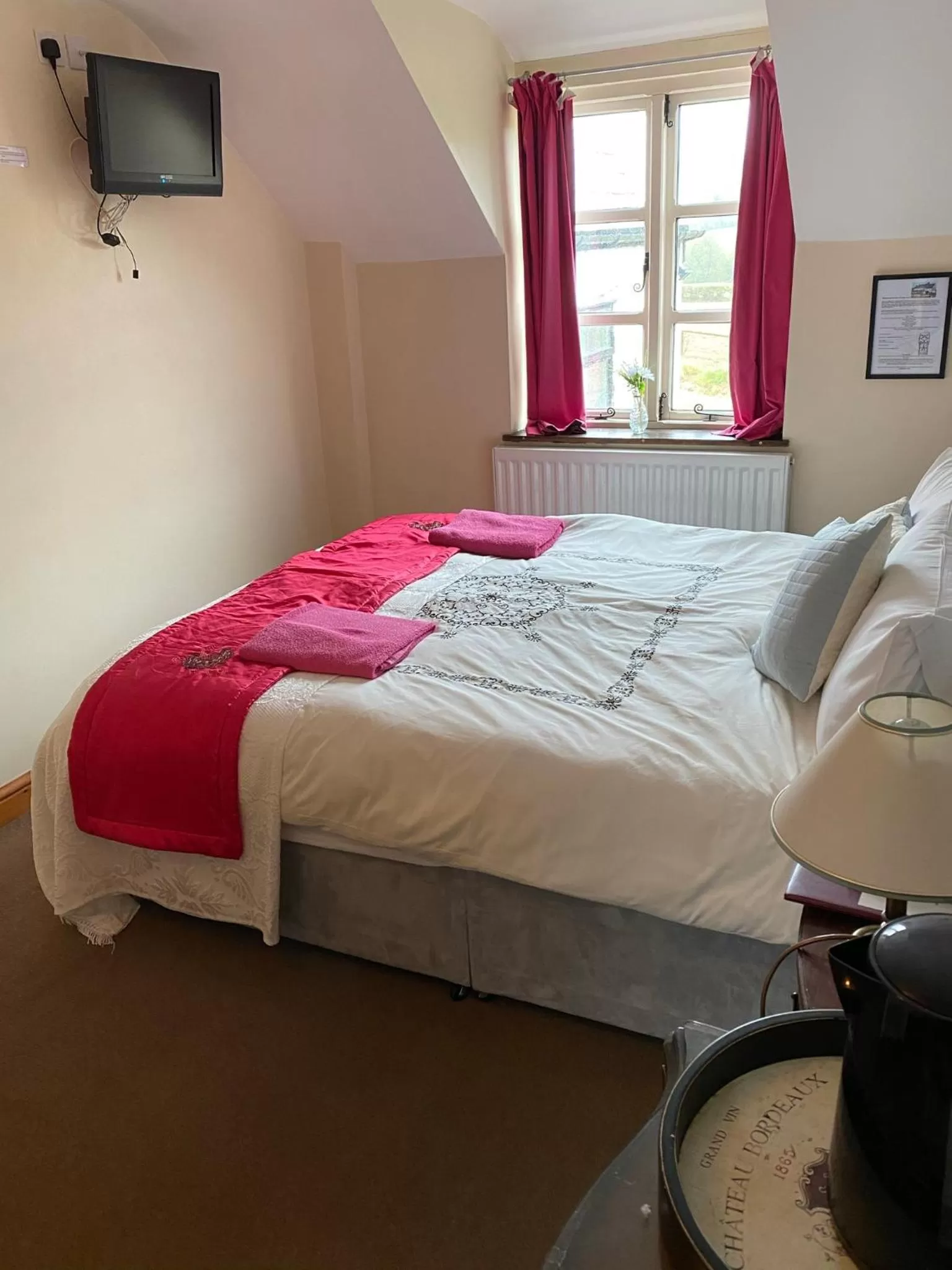 Bed in The crown inn Longtown