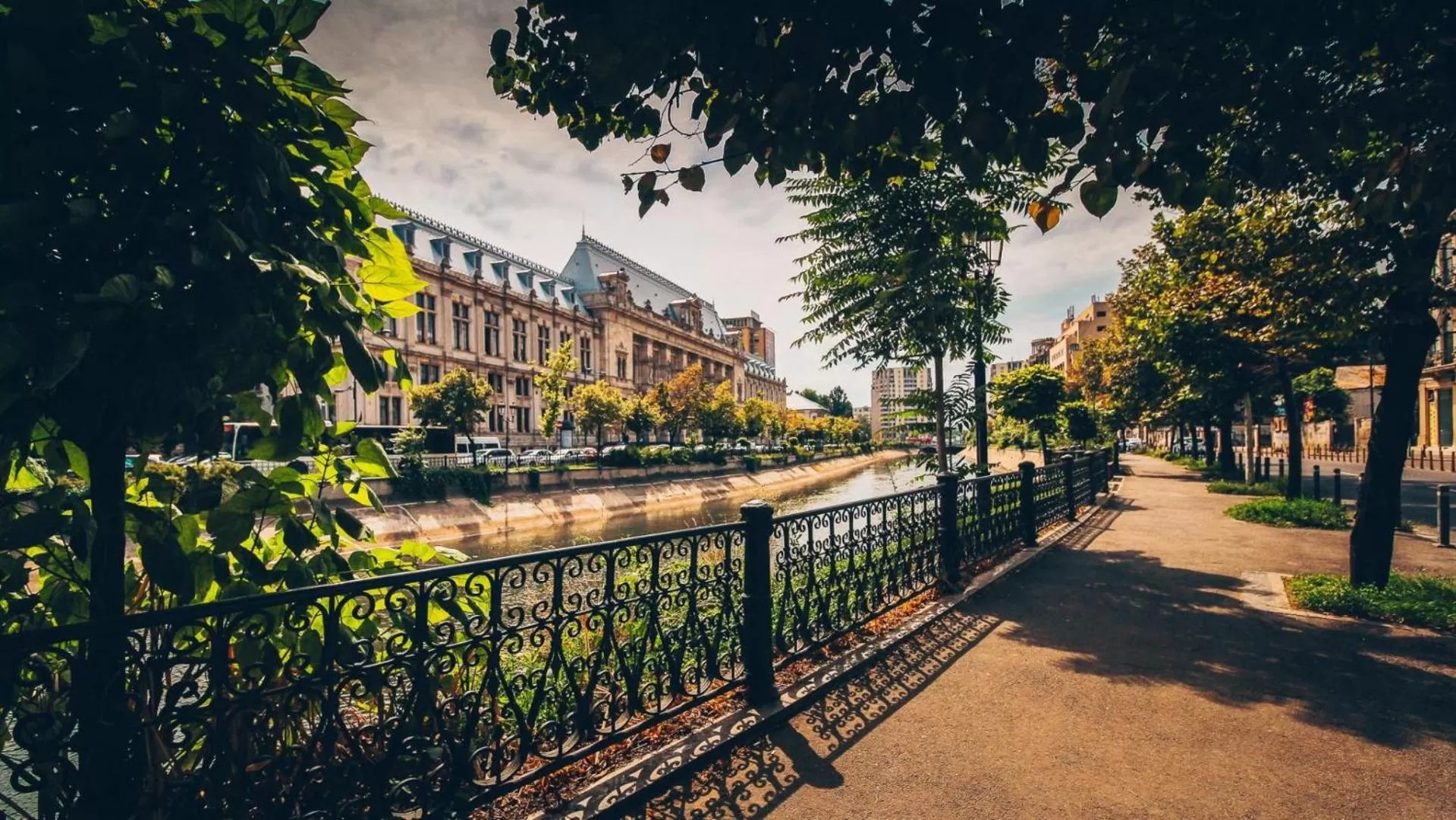 The Floor Piata Unirii