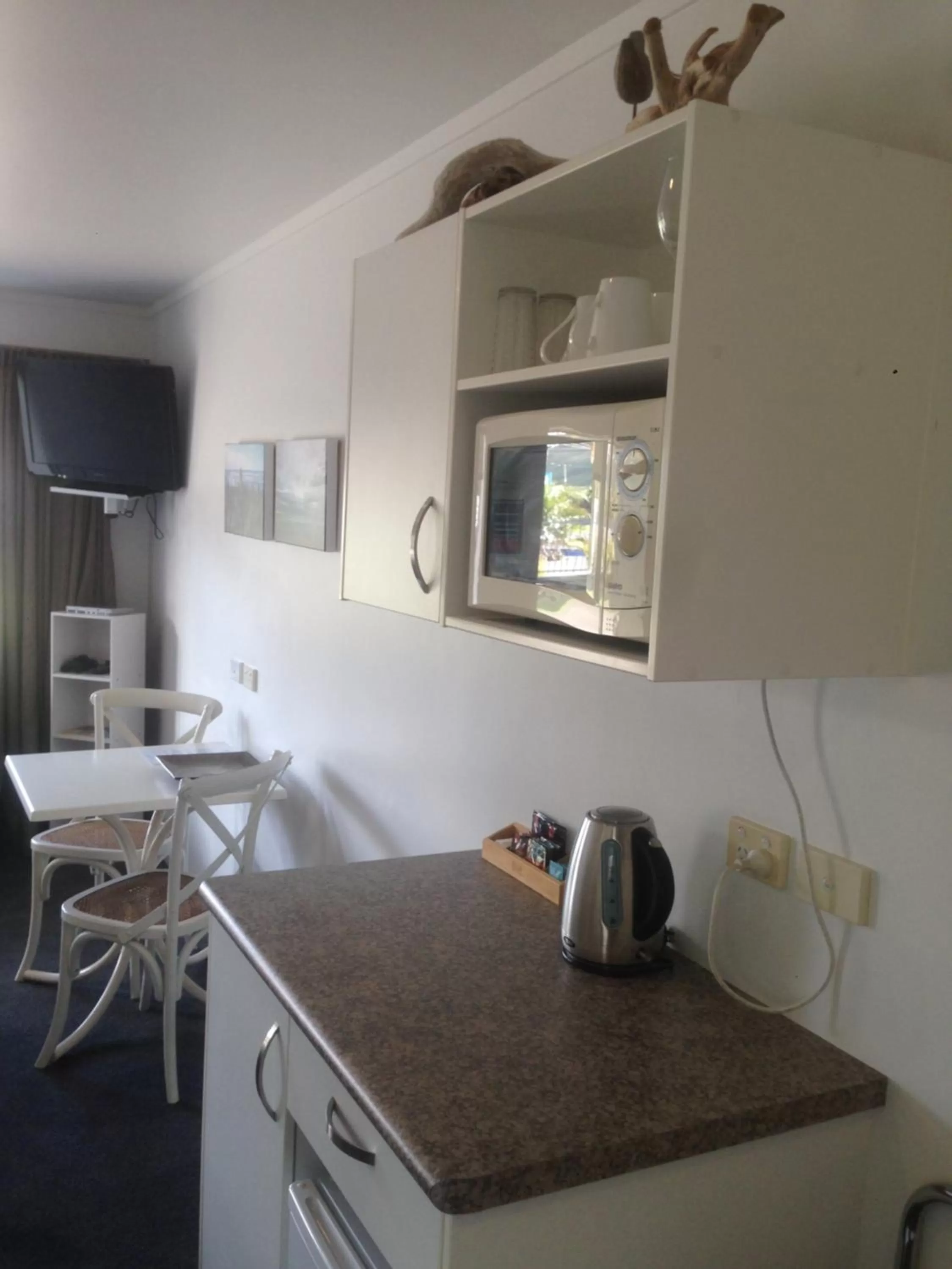 Coffee/tea facilities in Motel Oasis