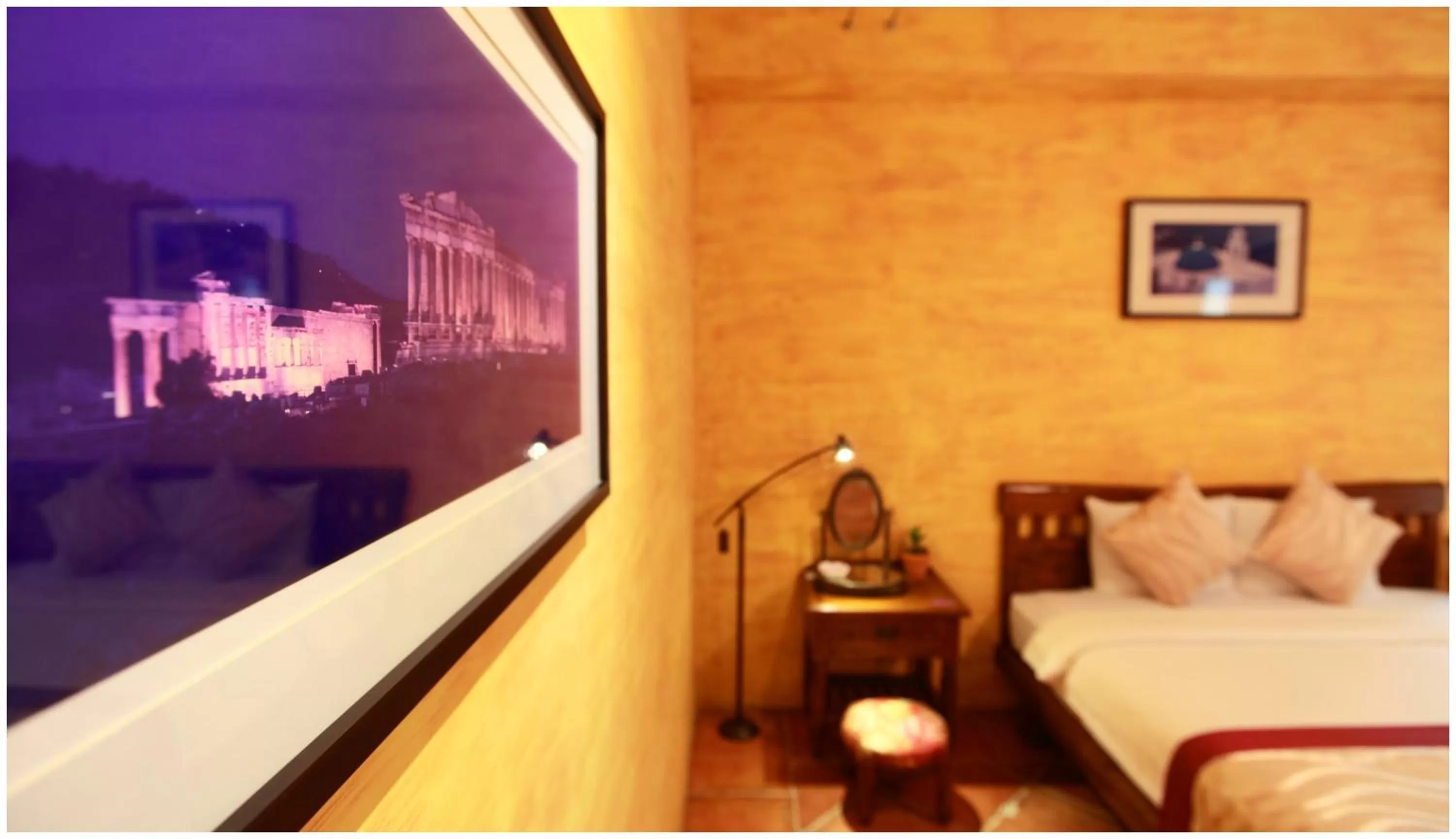 Decorative detail, Bed in Errantry Lodge & Studio