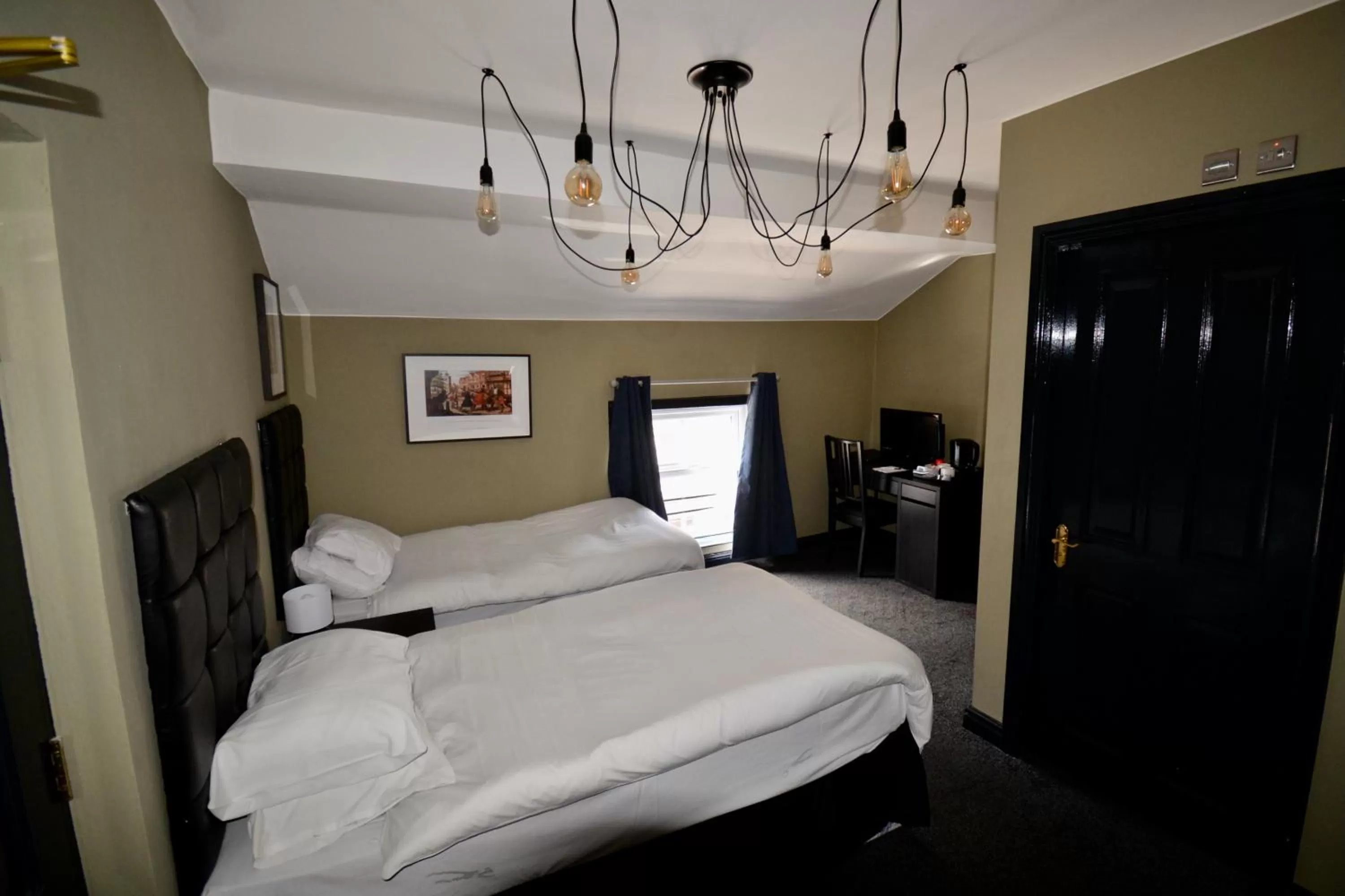 Shower, Bed in The Wrens