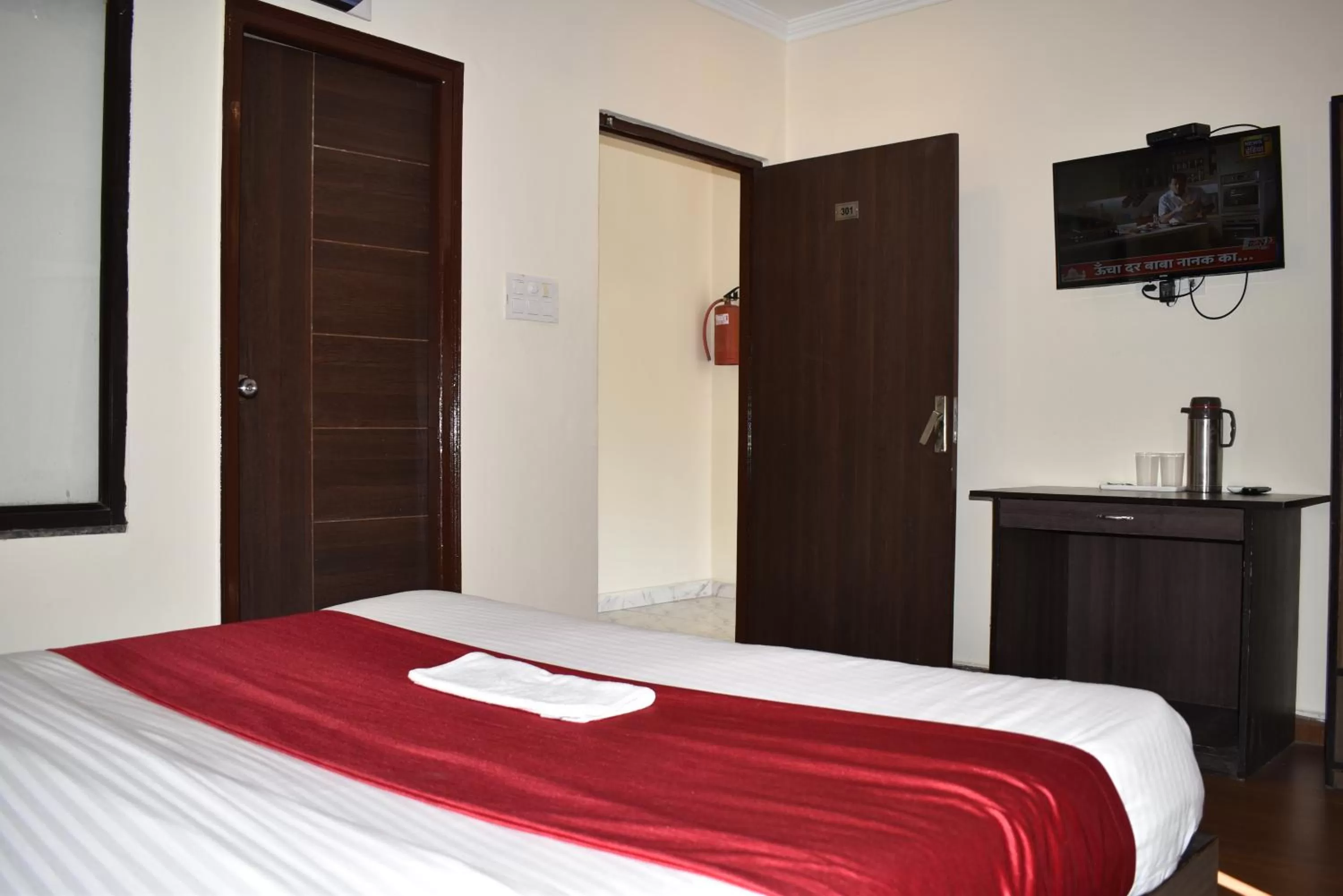TV and multimedia, Bed in Tapasthali by Meera Hotels