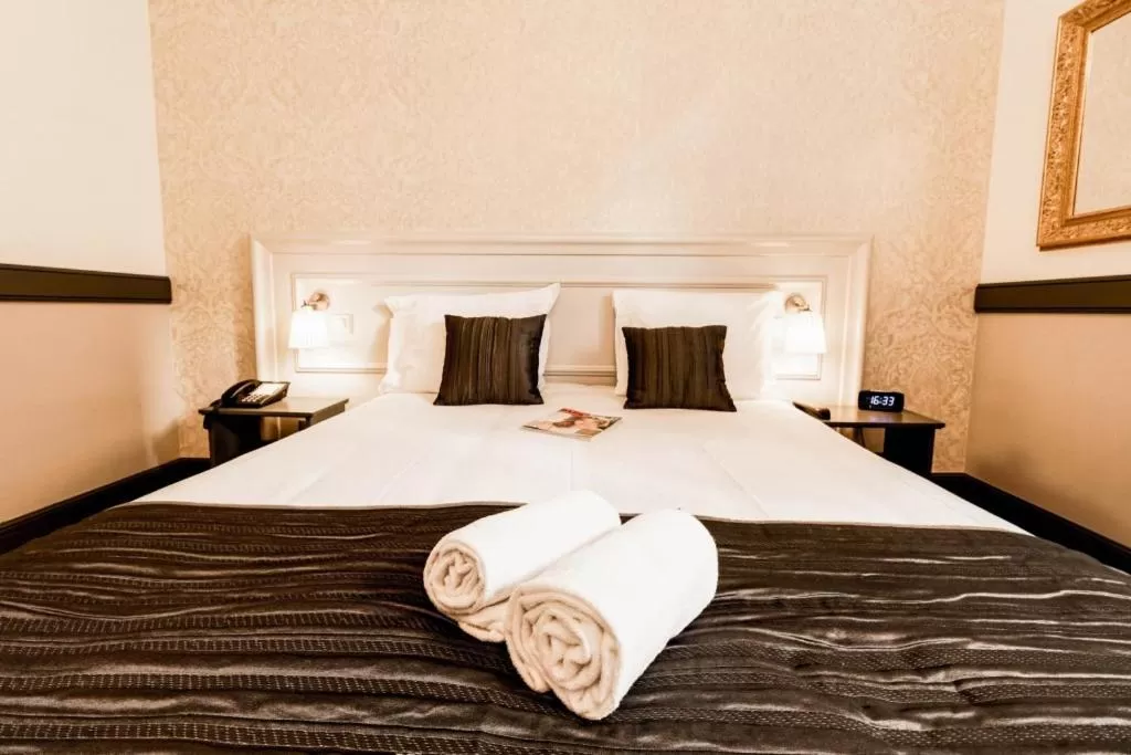 Bed in Hotel Restaurant Edmond's