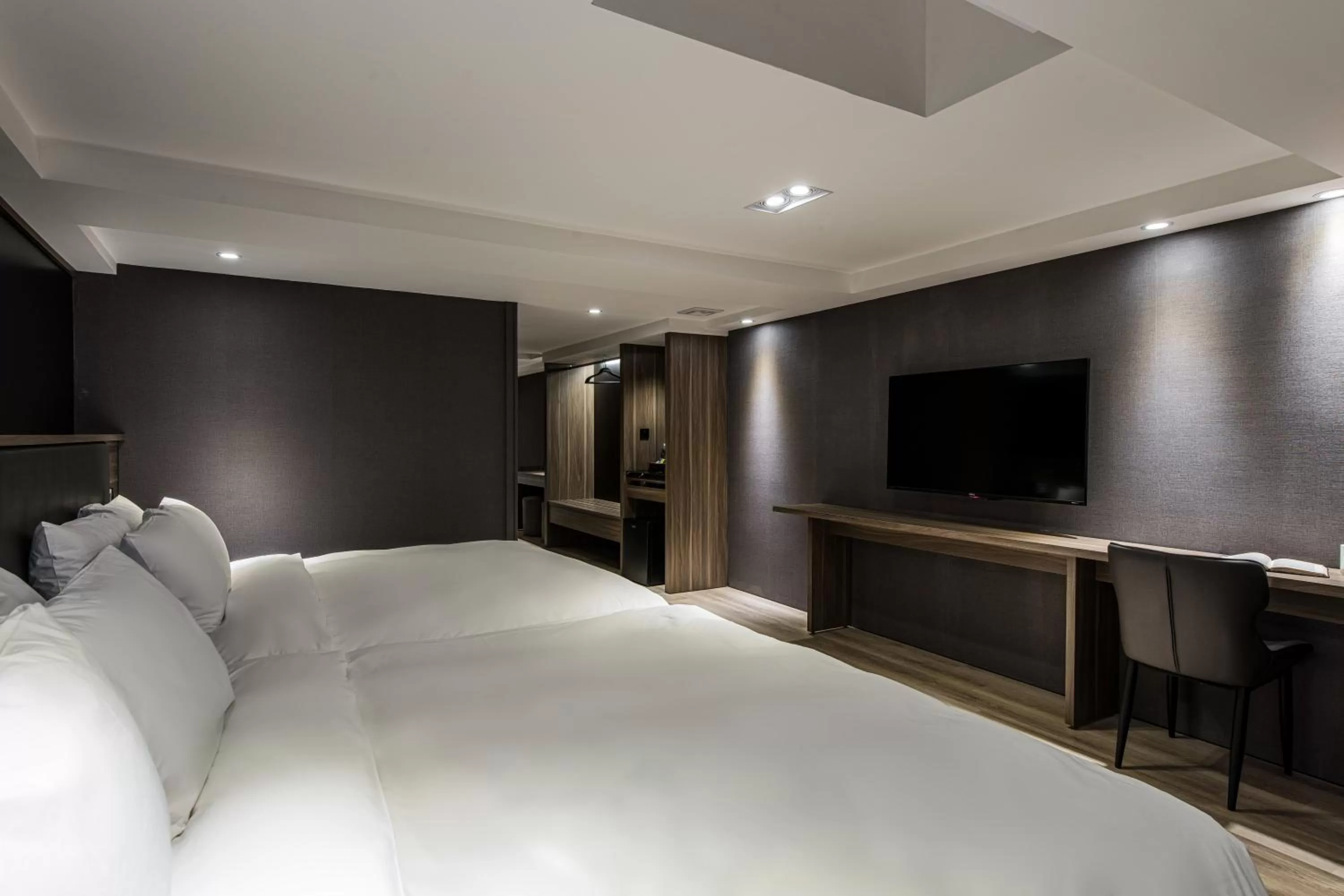 Bed in Autumn Willow Hotel