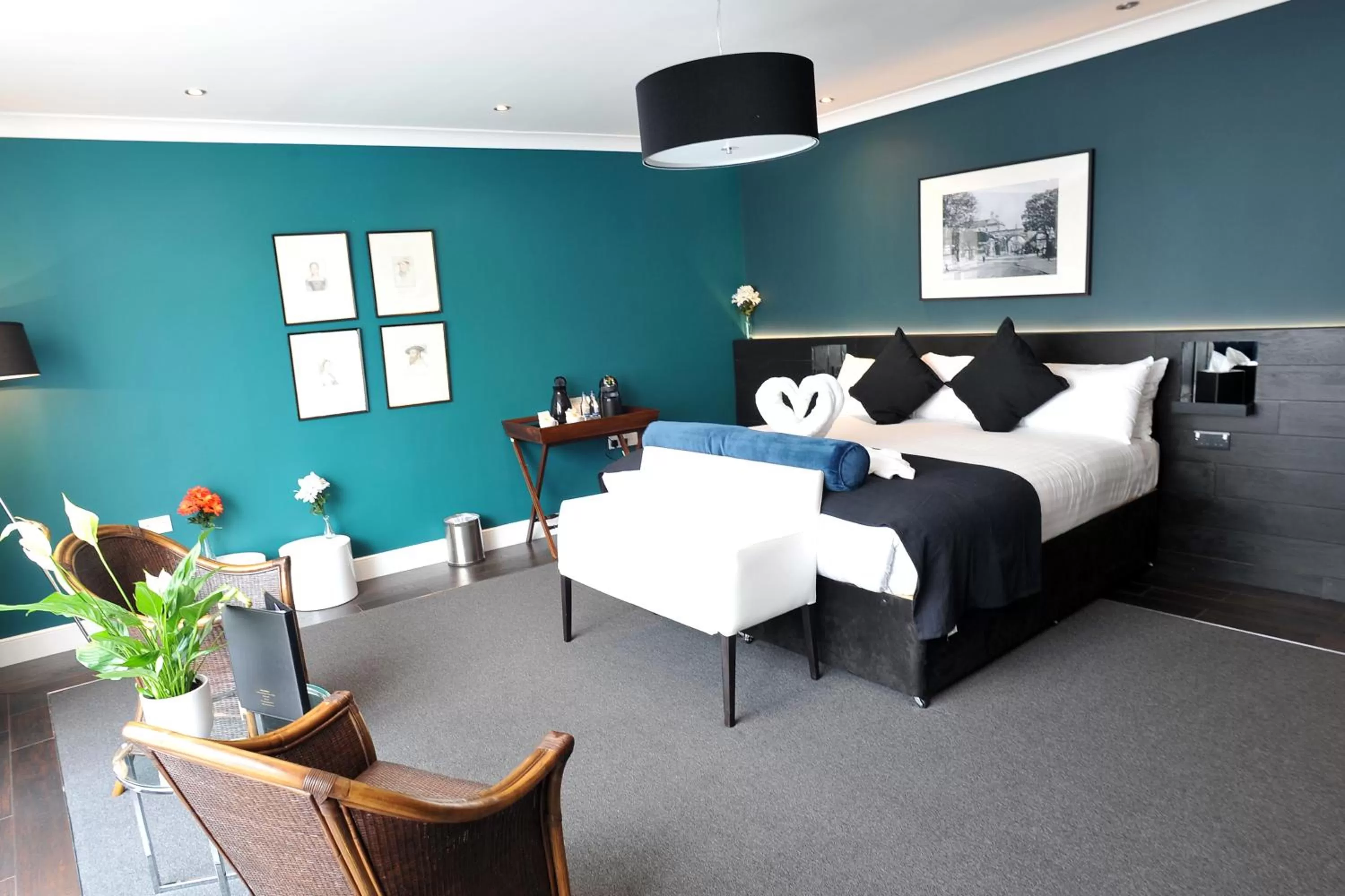 Photo of the whole room, Bed in The Kings Arms Hotel