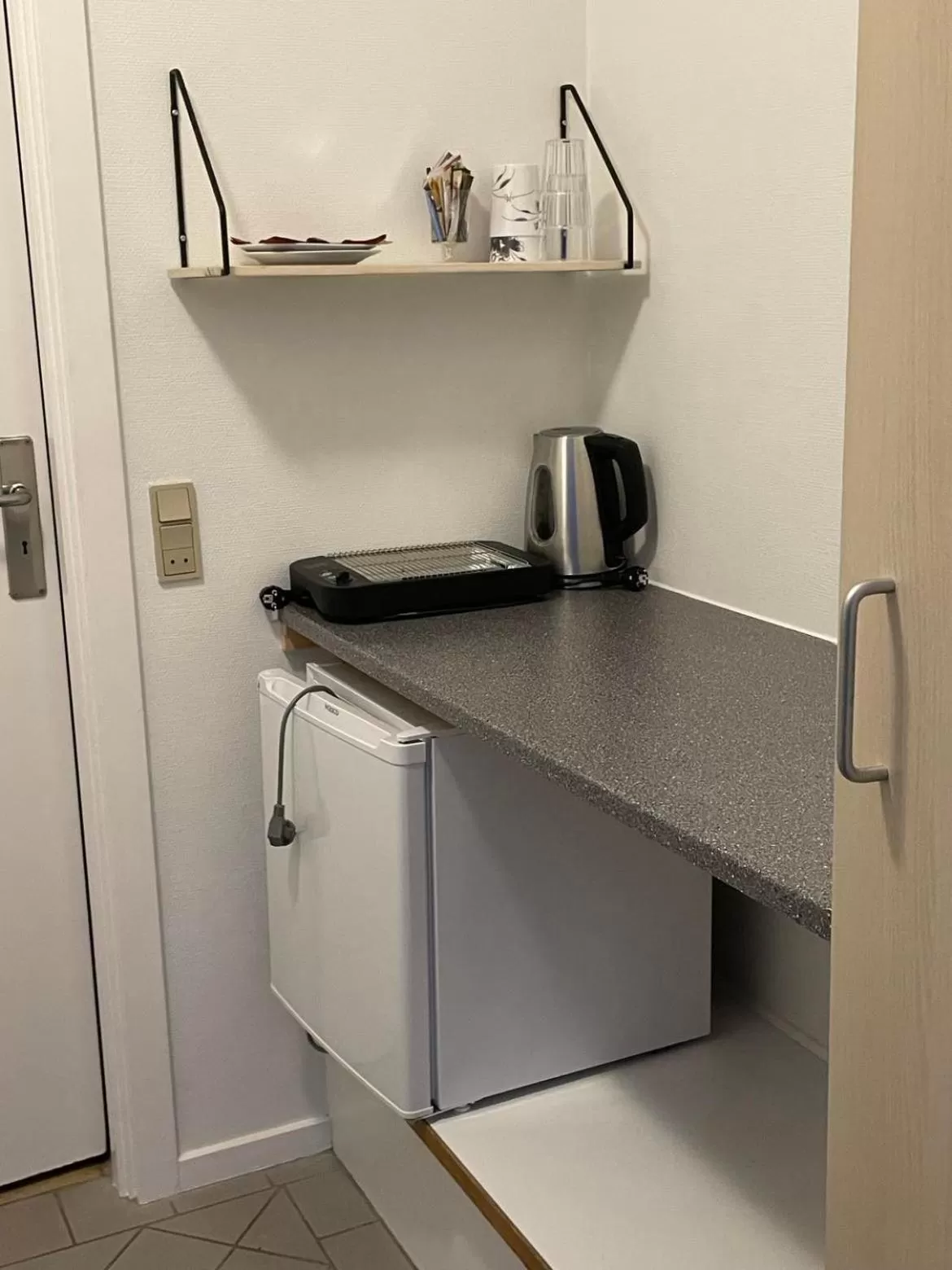 Coffee/tea facilities, Kitchen/Kitchenette in Motel Viborg