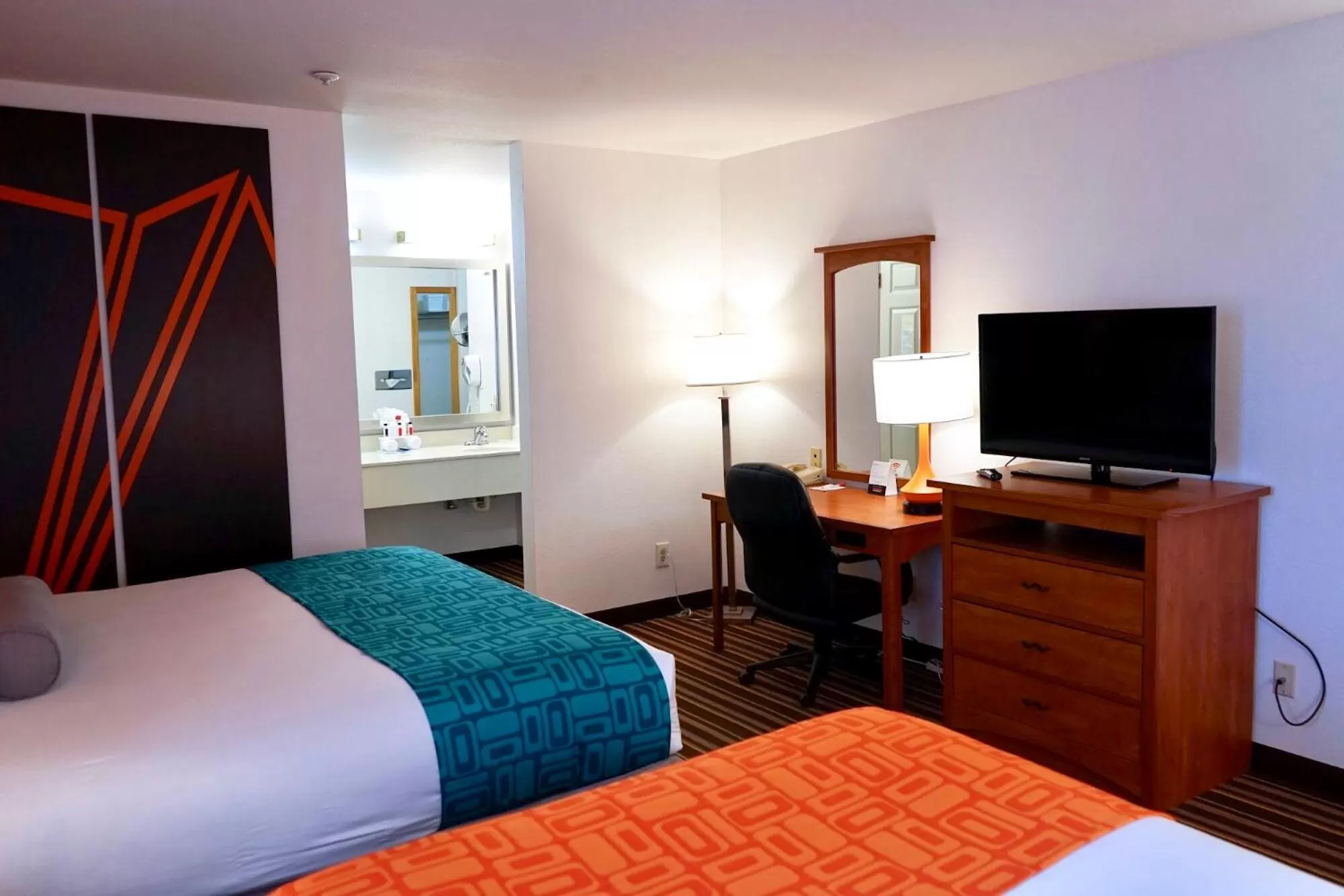 Bed in Howard Johnson by Wyndham Salinas