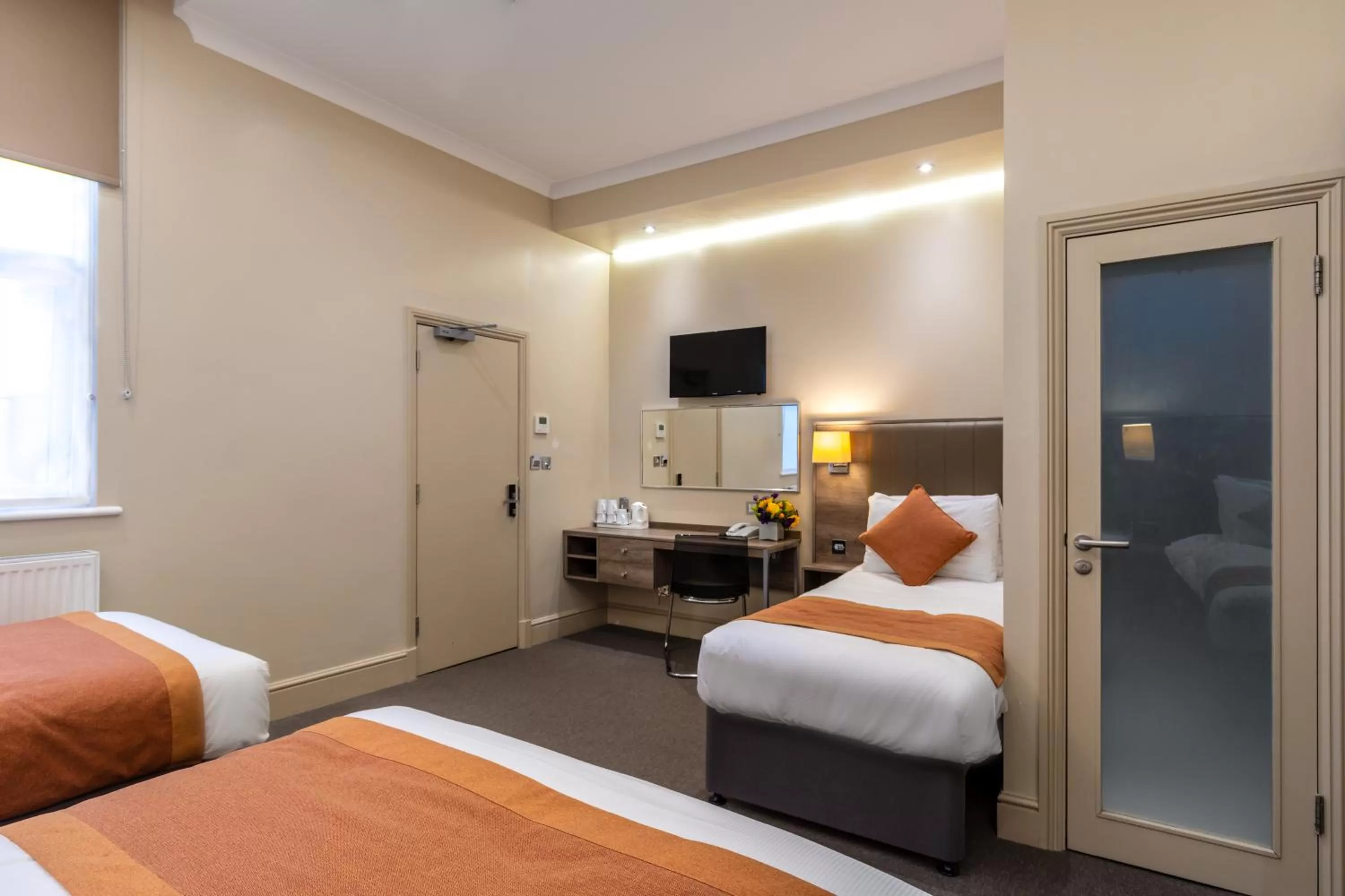 Bedroom, Bed in Sidney Hotel London-Victoria