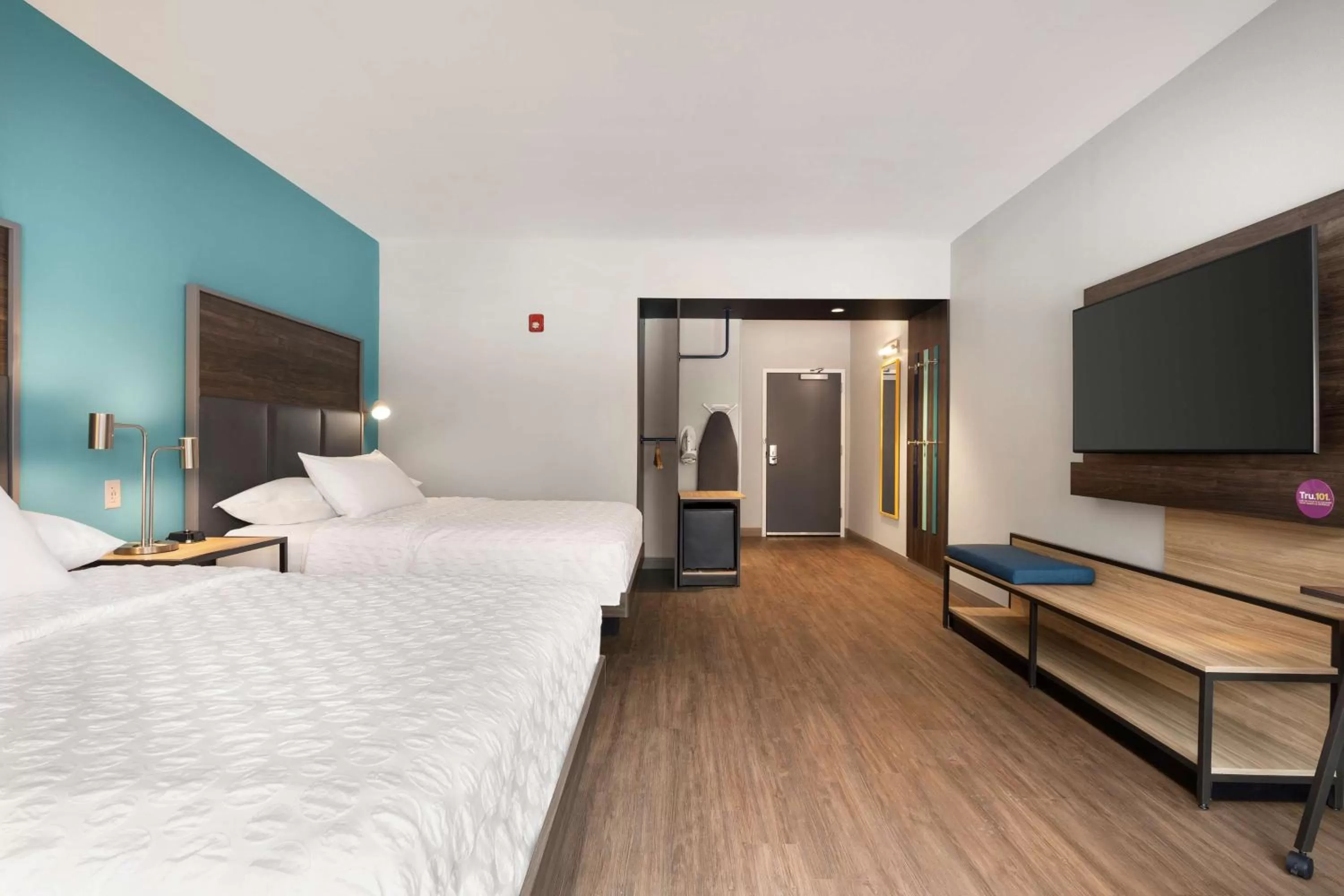 Bed in Tru By Hilton Albany Airport, Ny